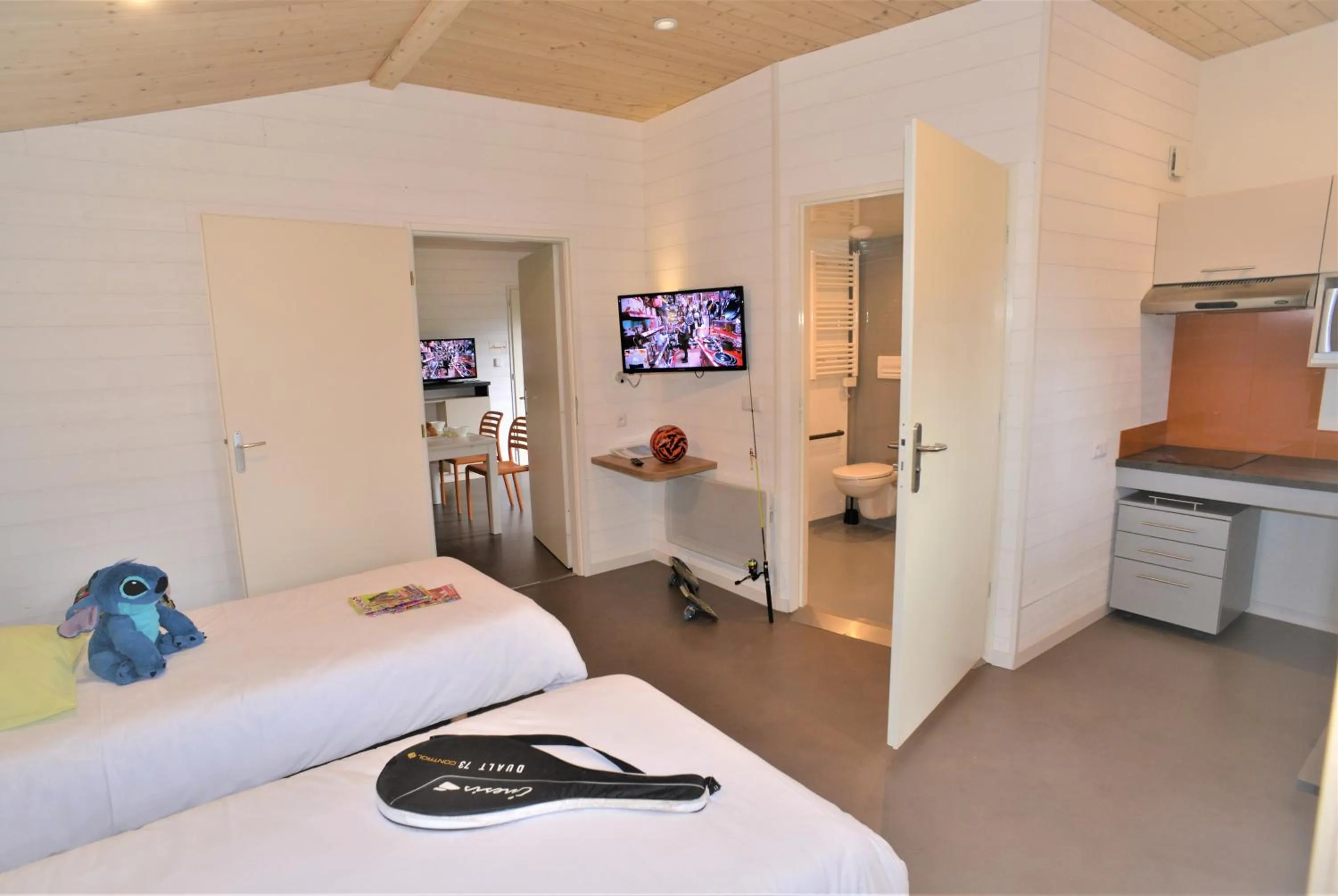 Bathroom, Bed in Camping Le Val de Landrouet