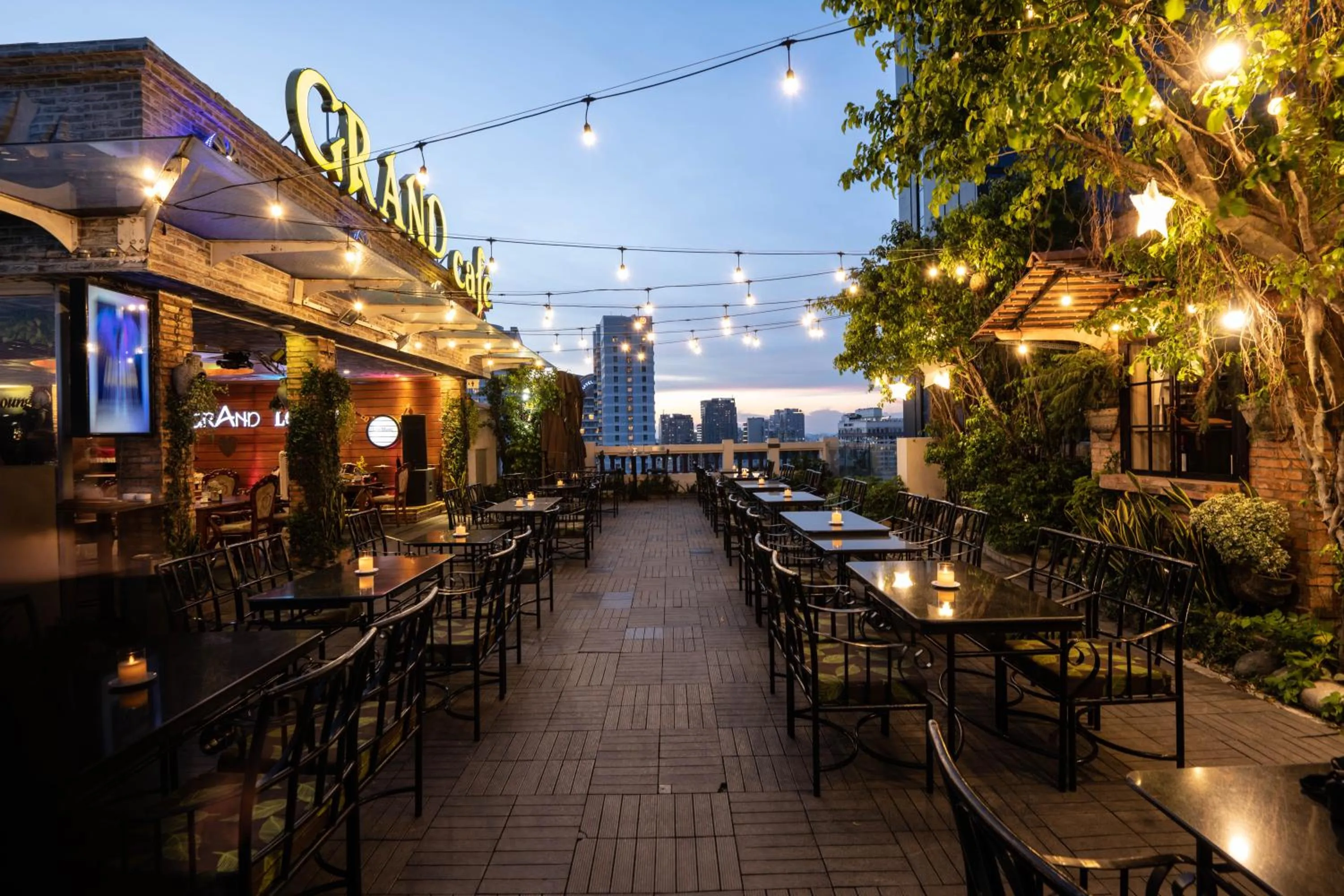 Lounge or bar in Hotel Grand Saigon