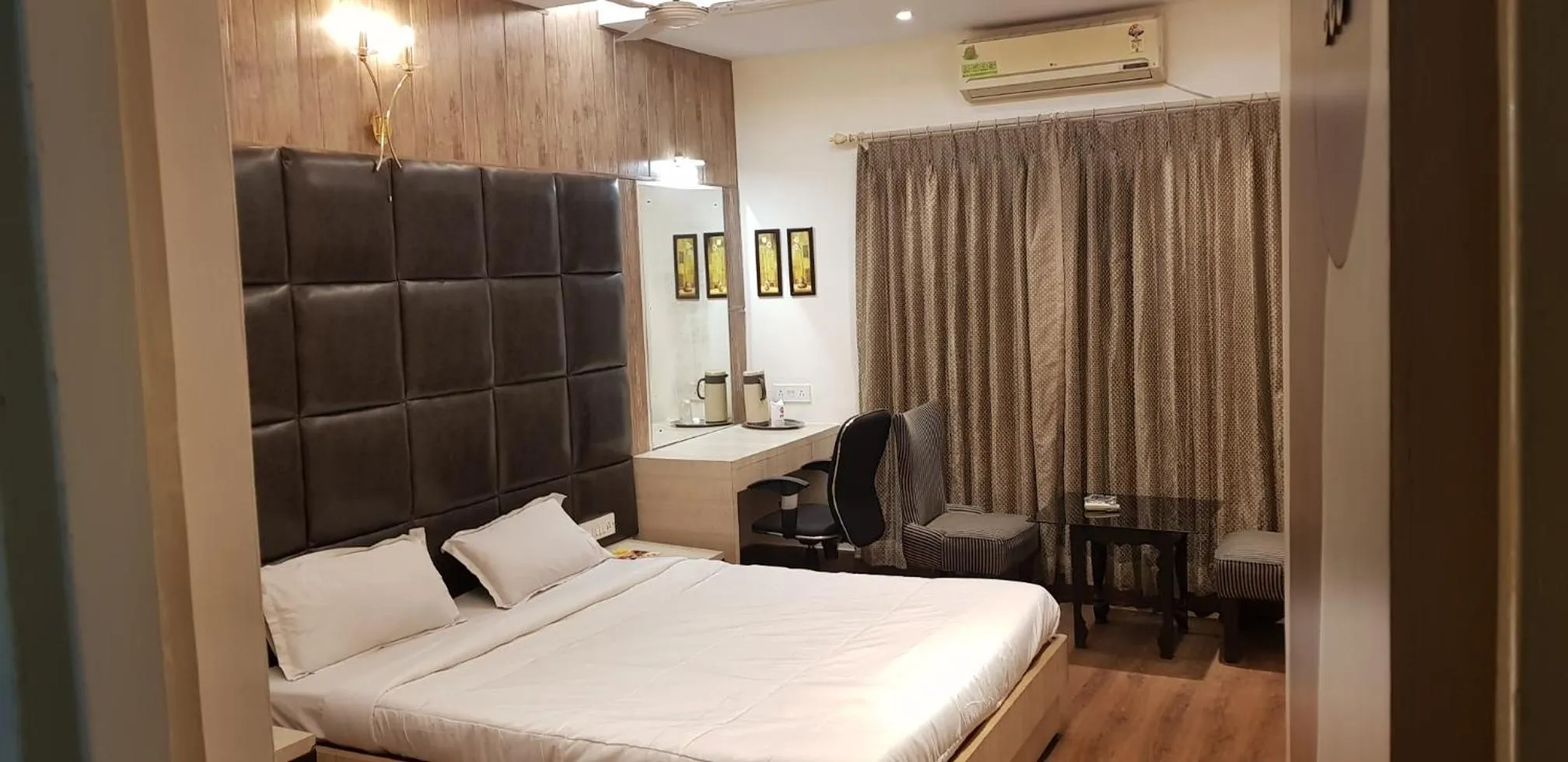 Bedroom, Bed in Hotel Rushabh Home