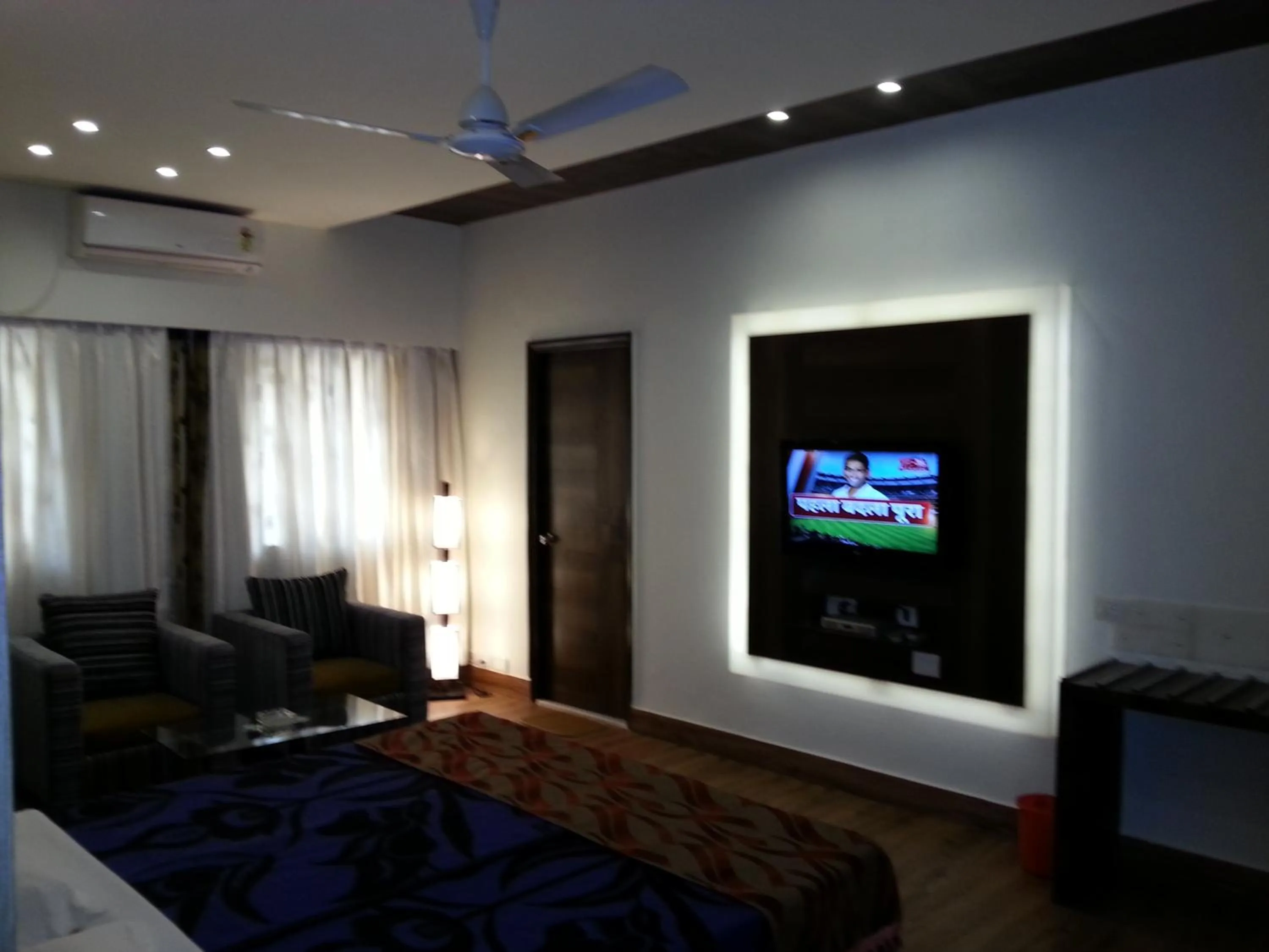 TV and multimedia in Hotel Rushabh Home