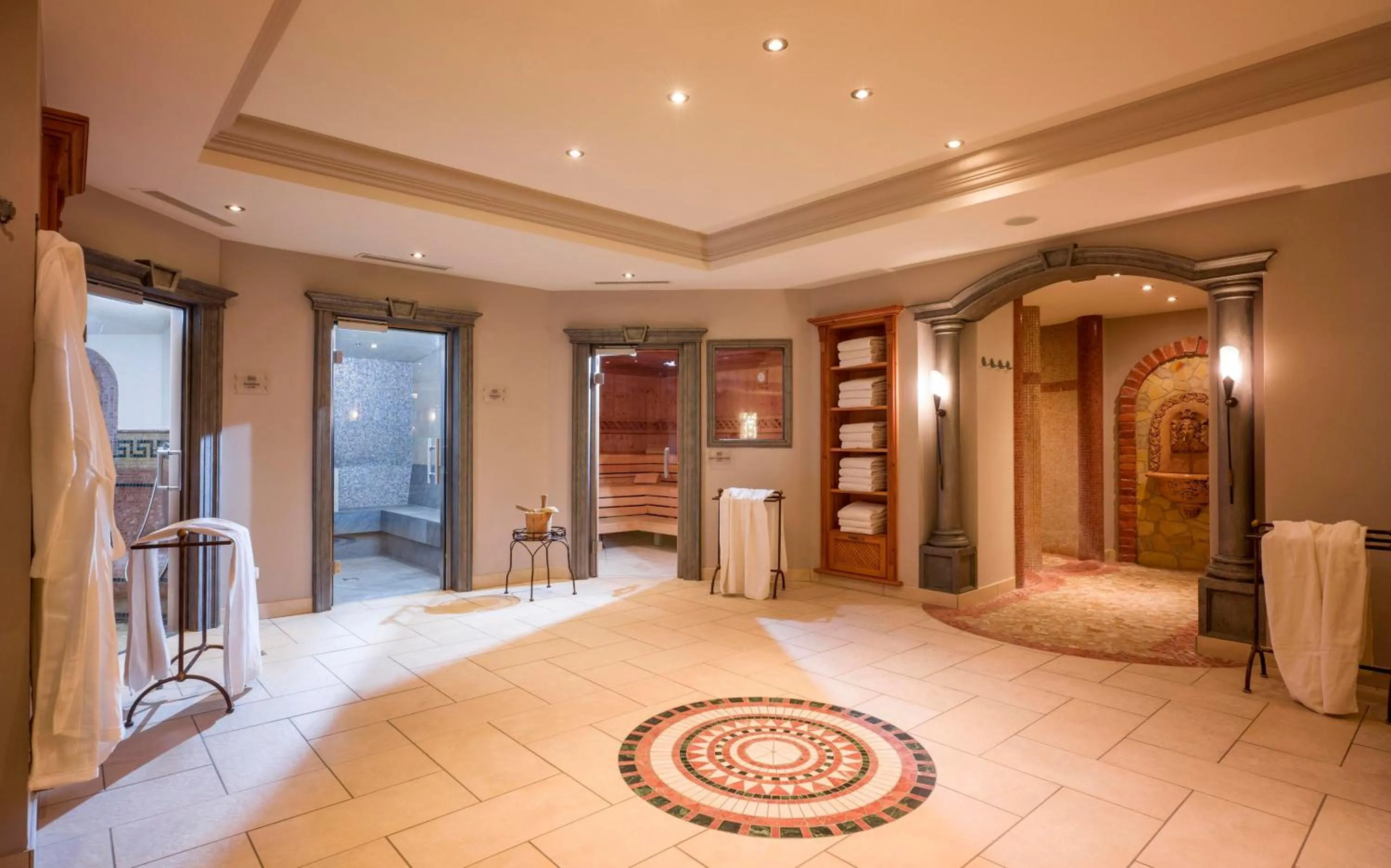 Spa and wellness centre/facilities, Bed in Hotel Zentral ****superior