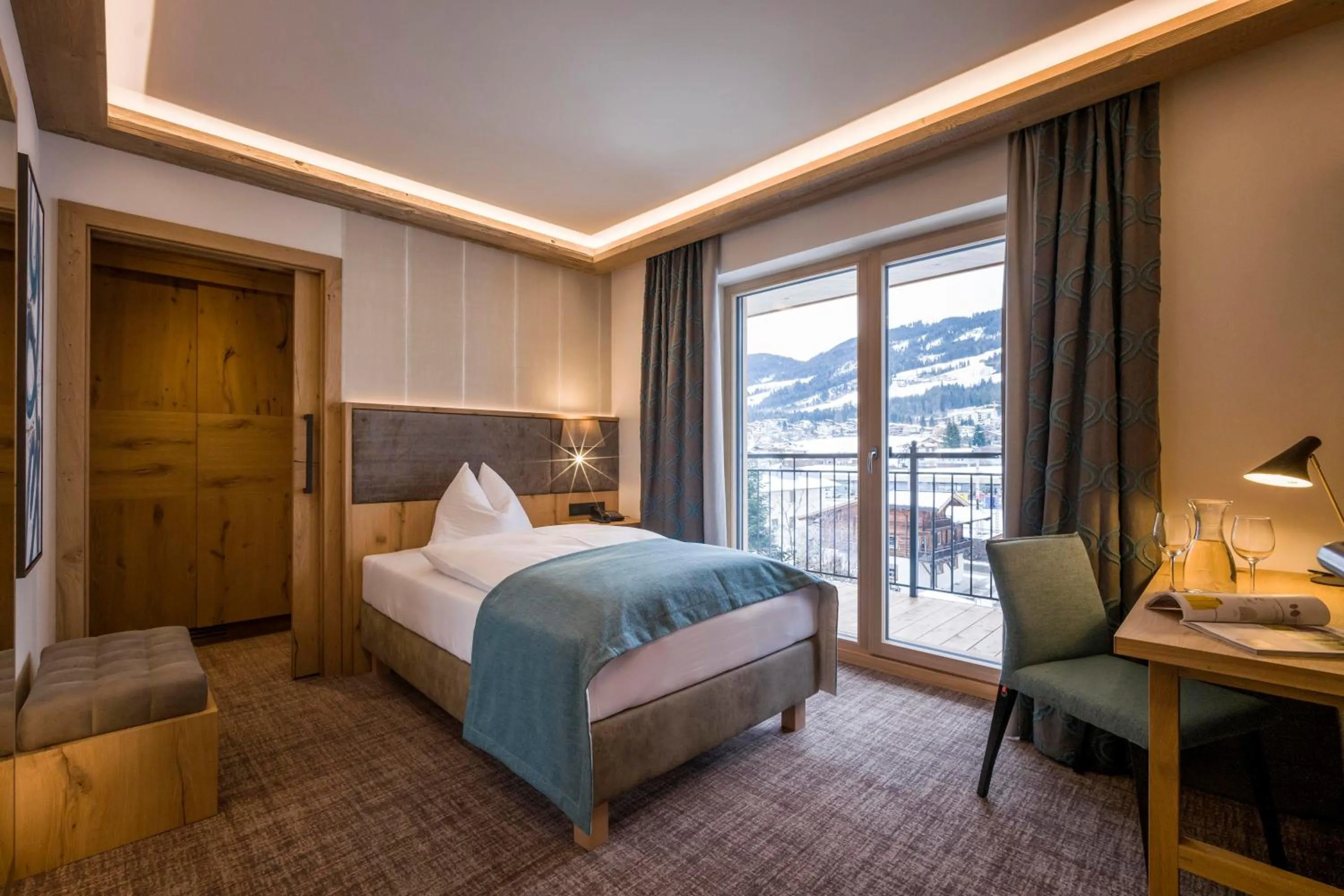 Photo of the whole room, Bed in Hotel Zentral ****superior