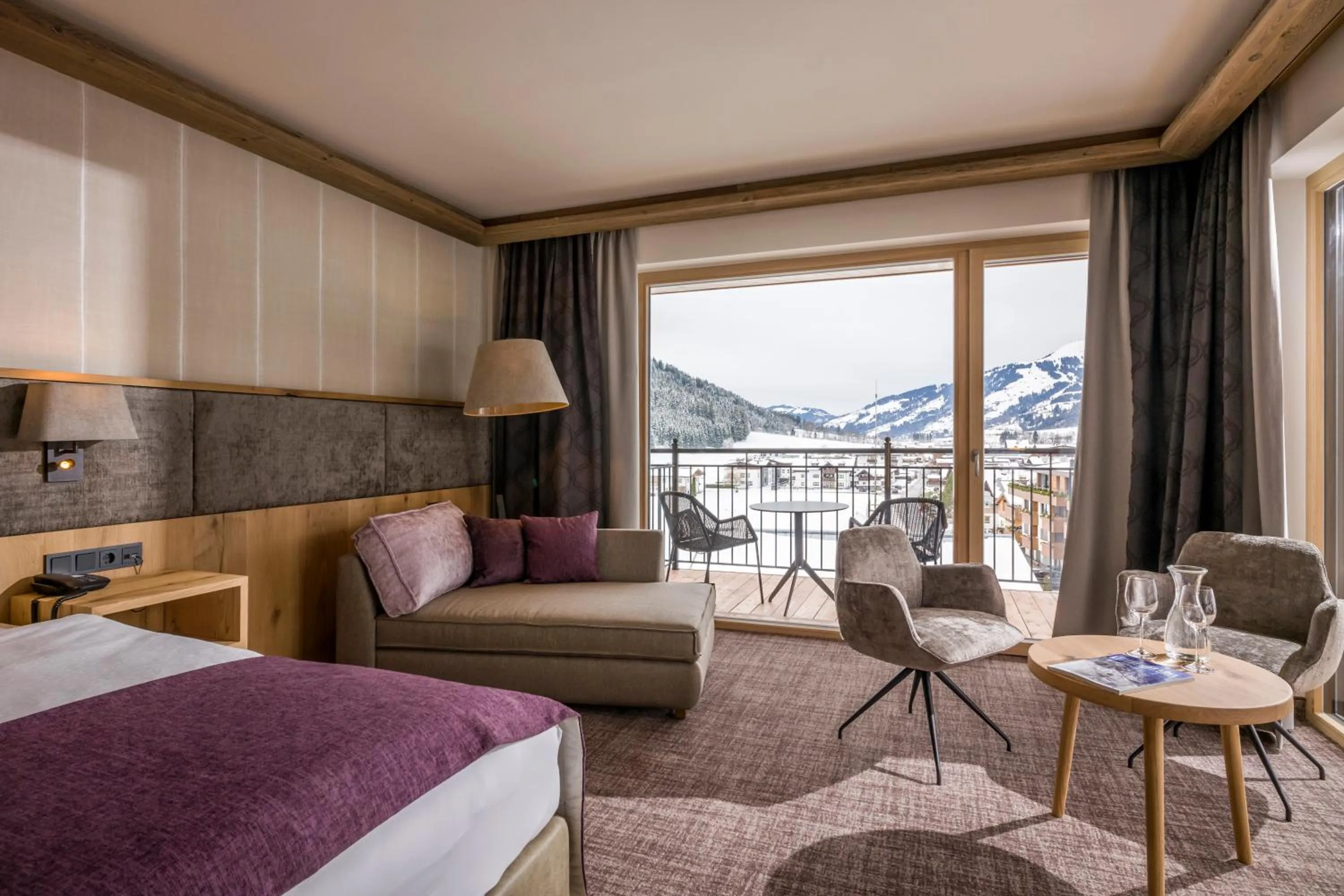 Seating area, Bed in Hotel Zentral ****superior