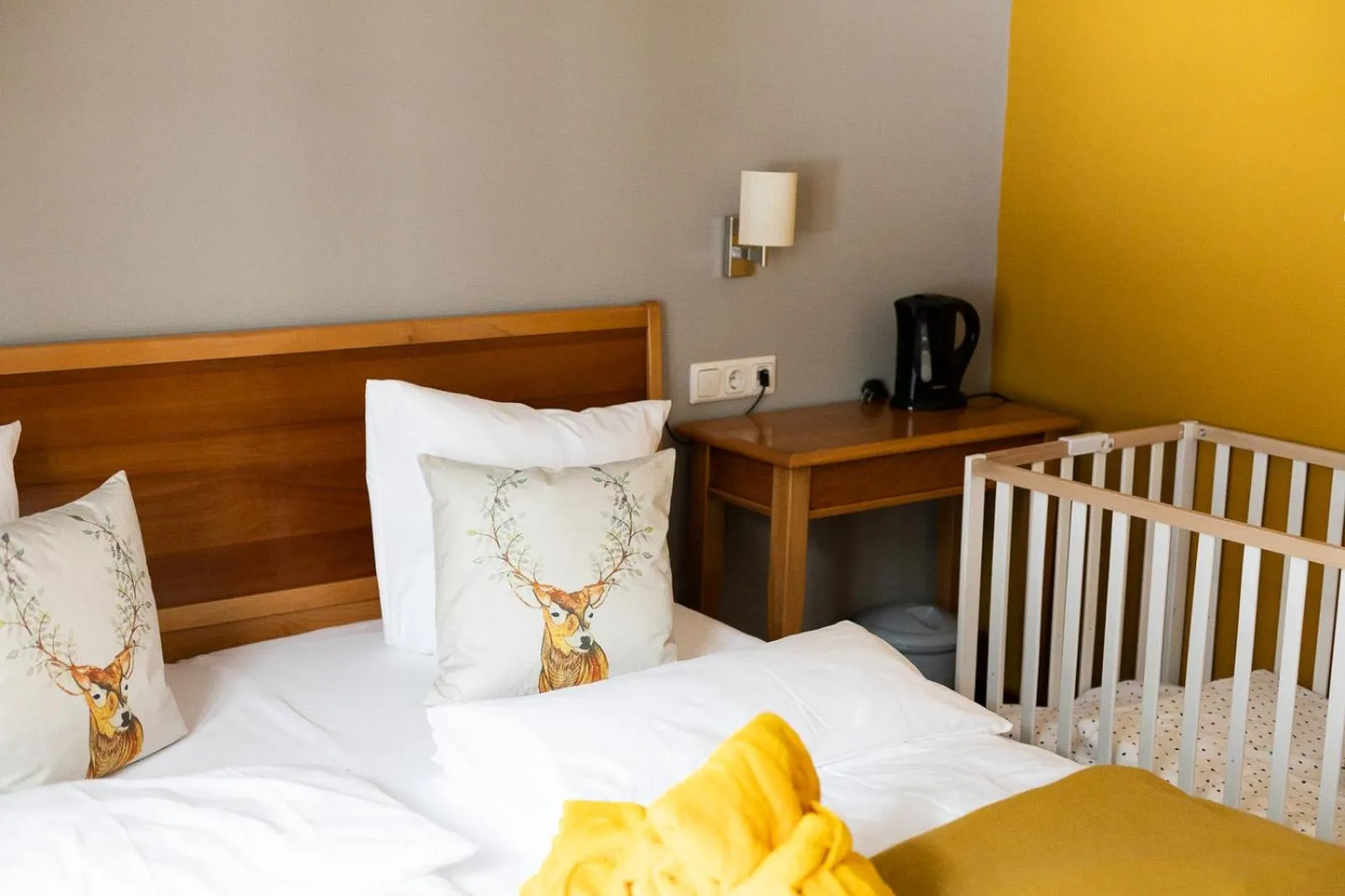 cot, Bed in Walliserhof