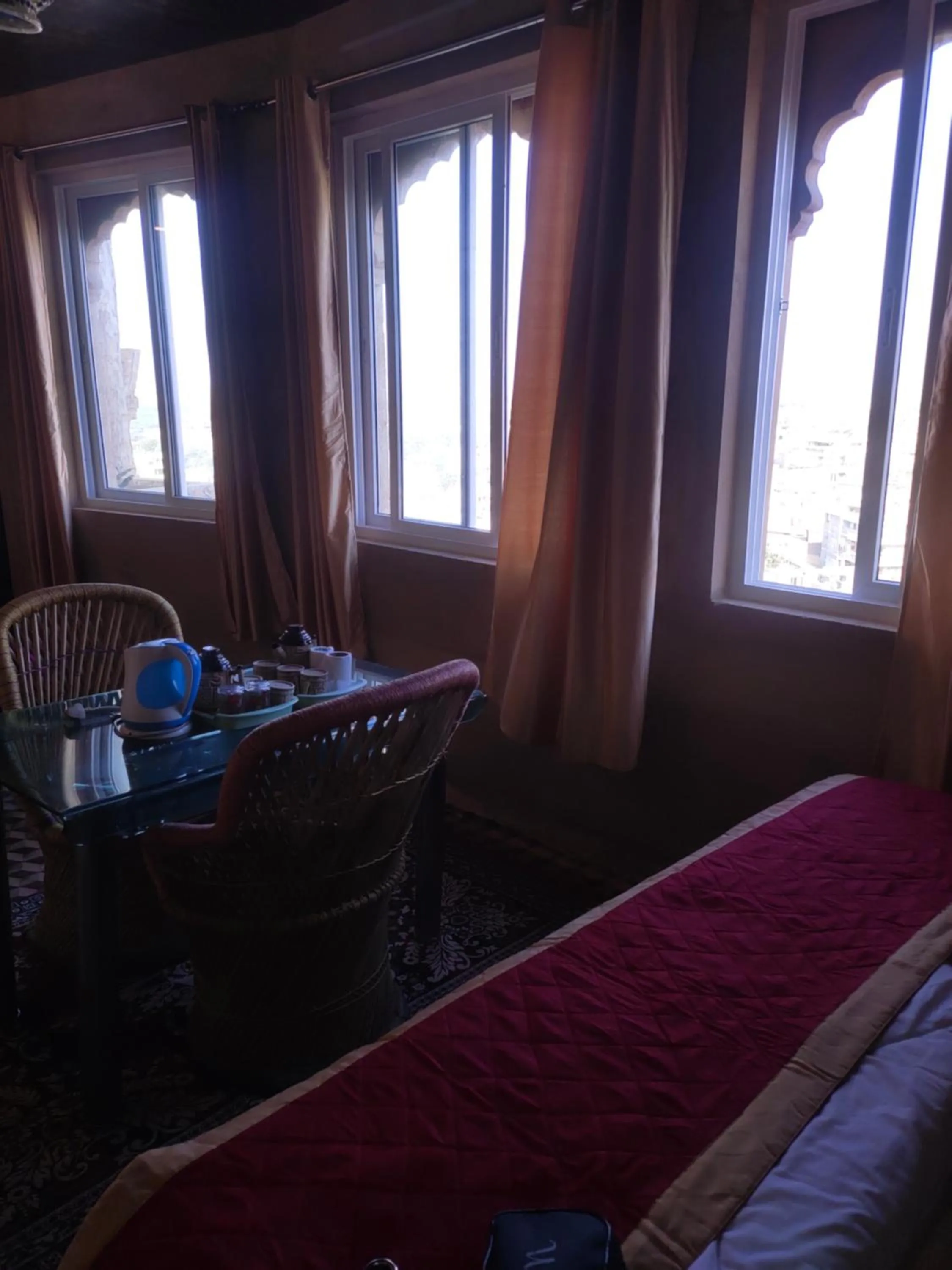 Seating area, Bed in Hotel Desert