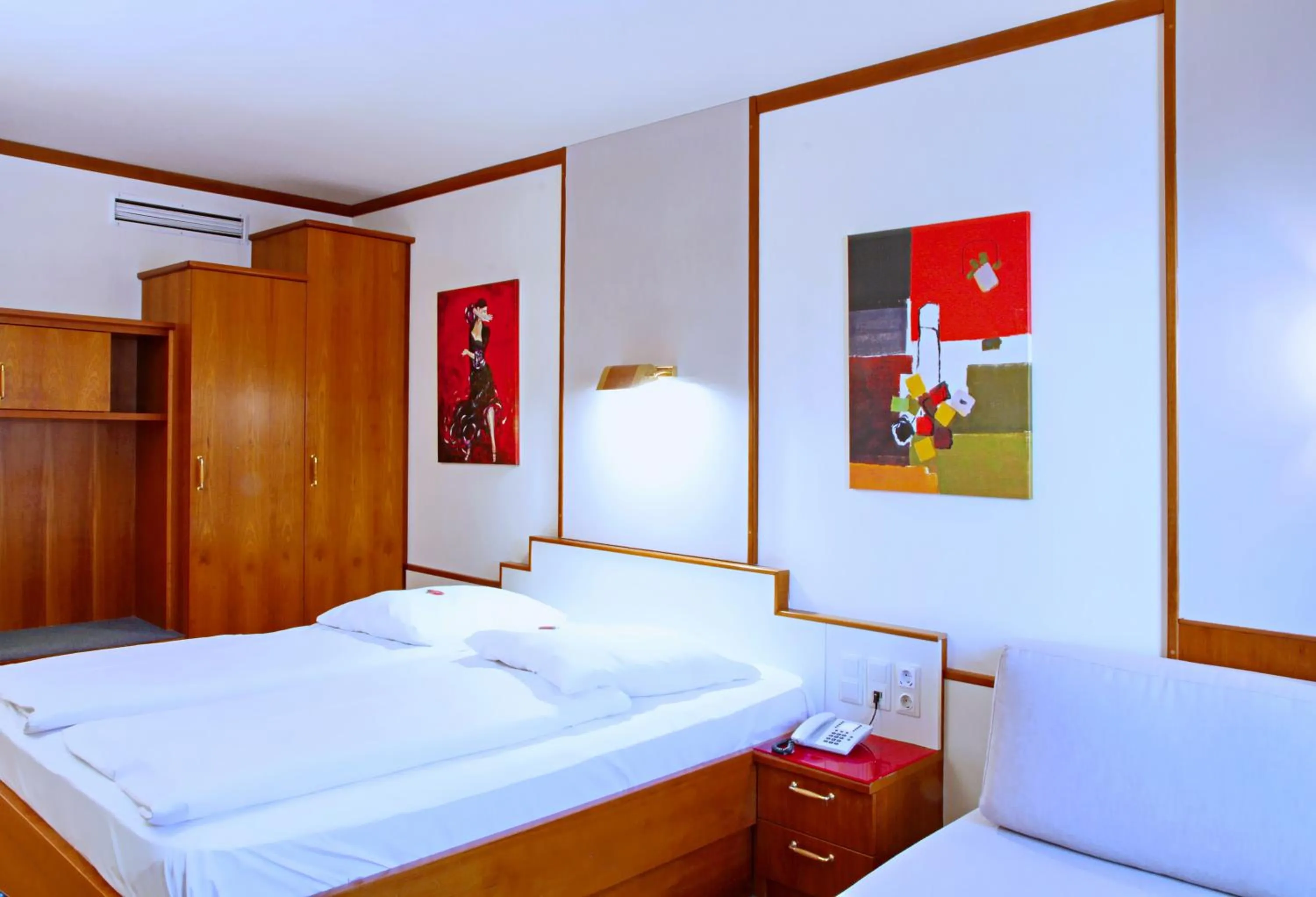 Bed in Vienna Sporthotel