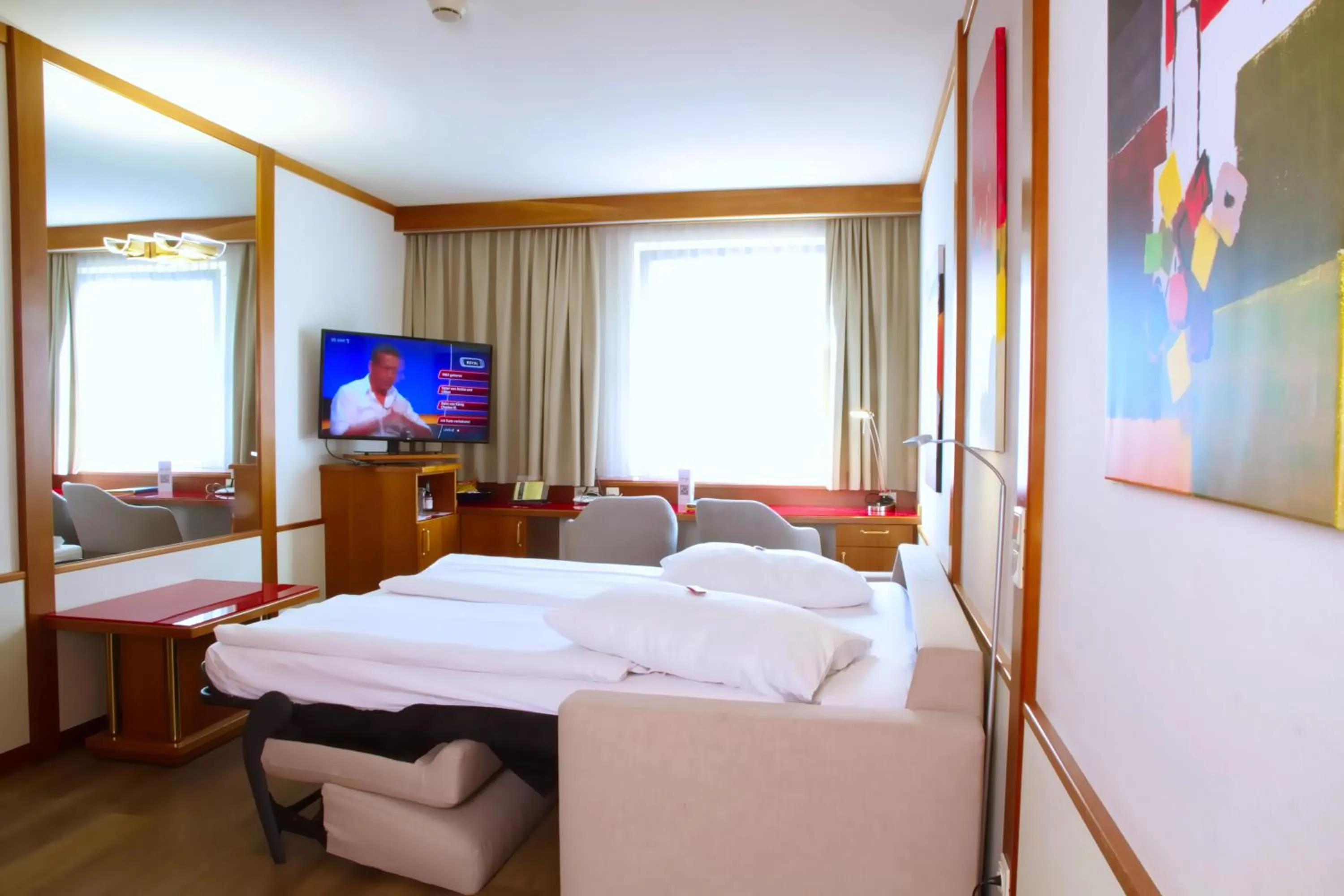 Communal lounge/ TV room, Bed in Vienna Sporthotel