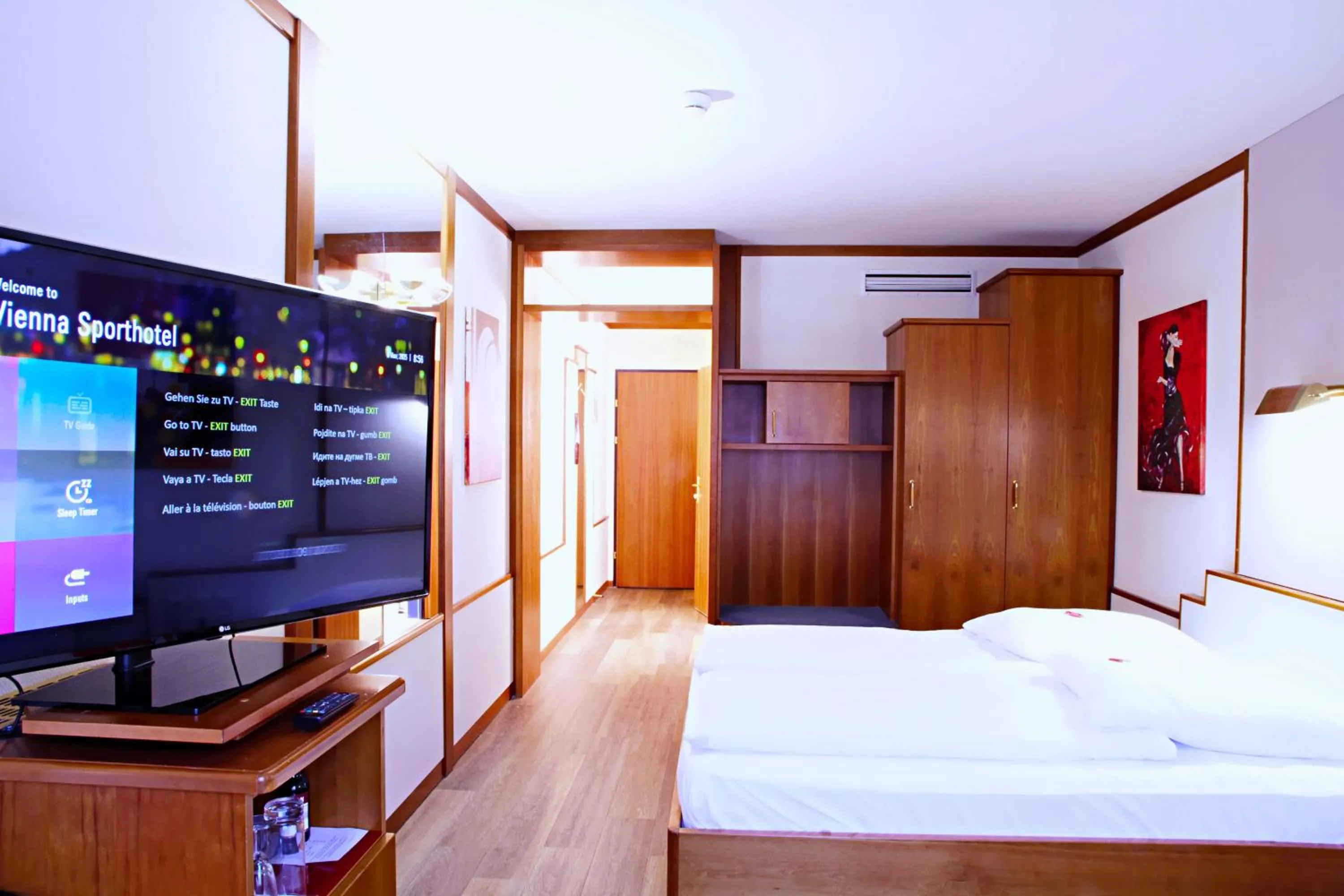 Bed in Vienna Sporthotel