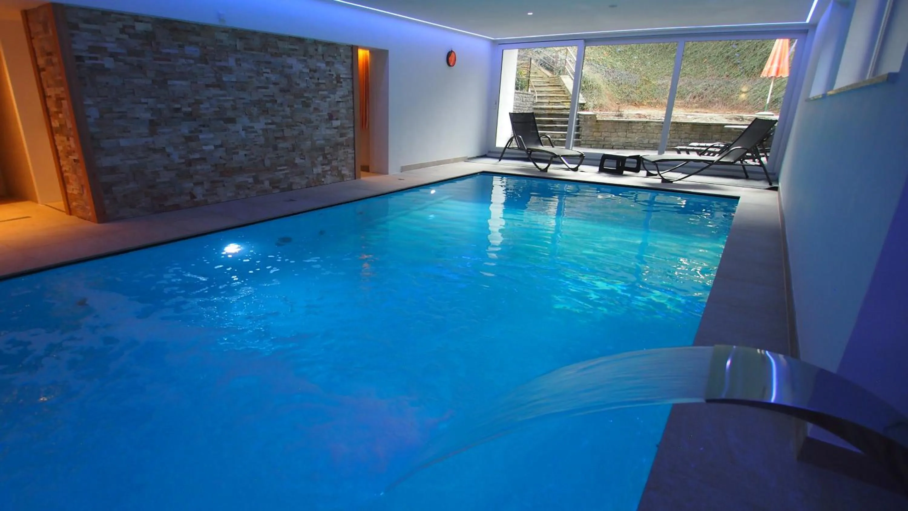 Swimming pool in Hotel Sonnhof