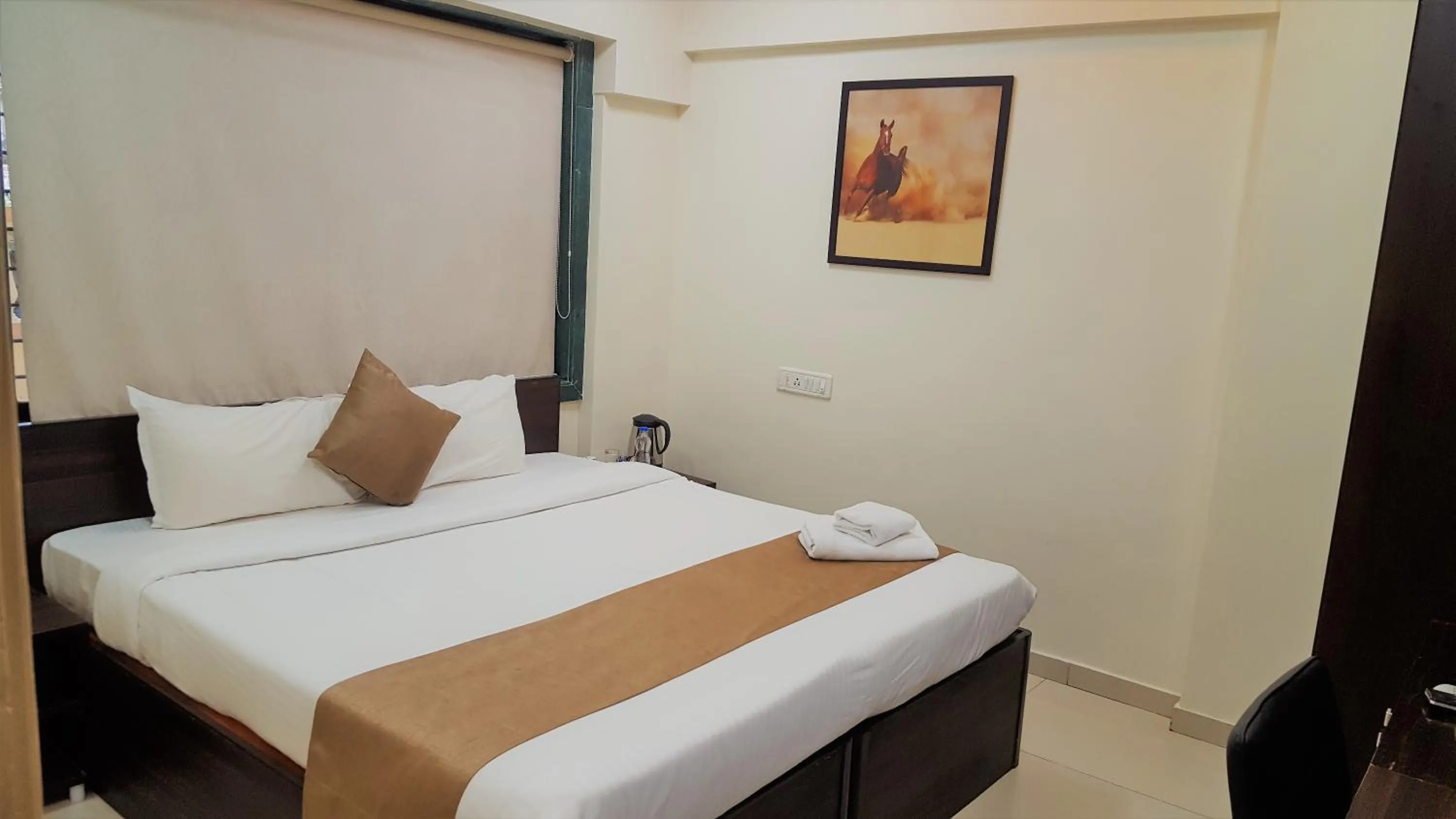 Bed in Dragonfly Apartments Emerald