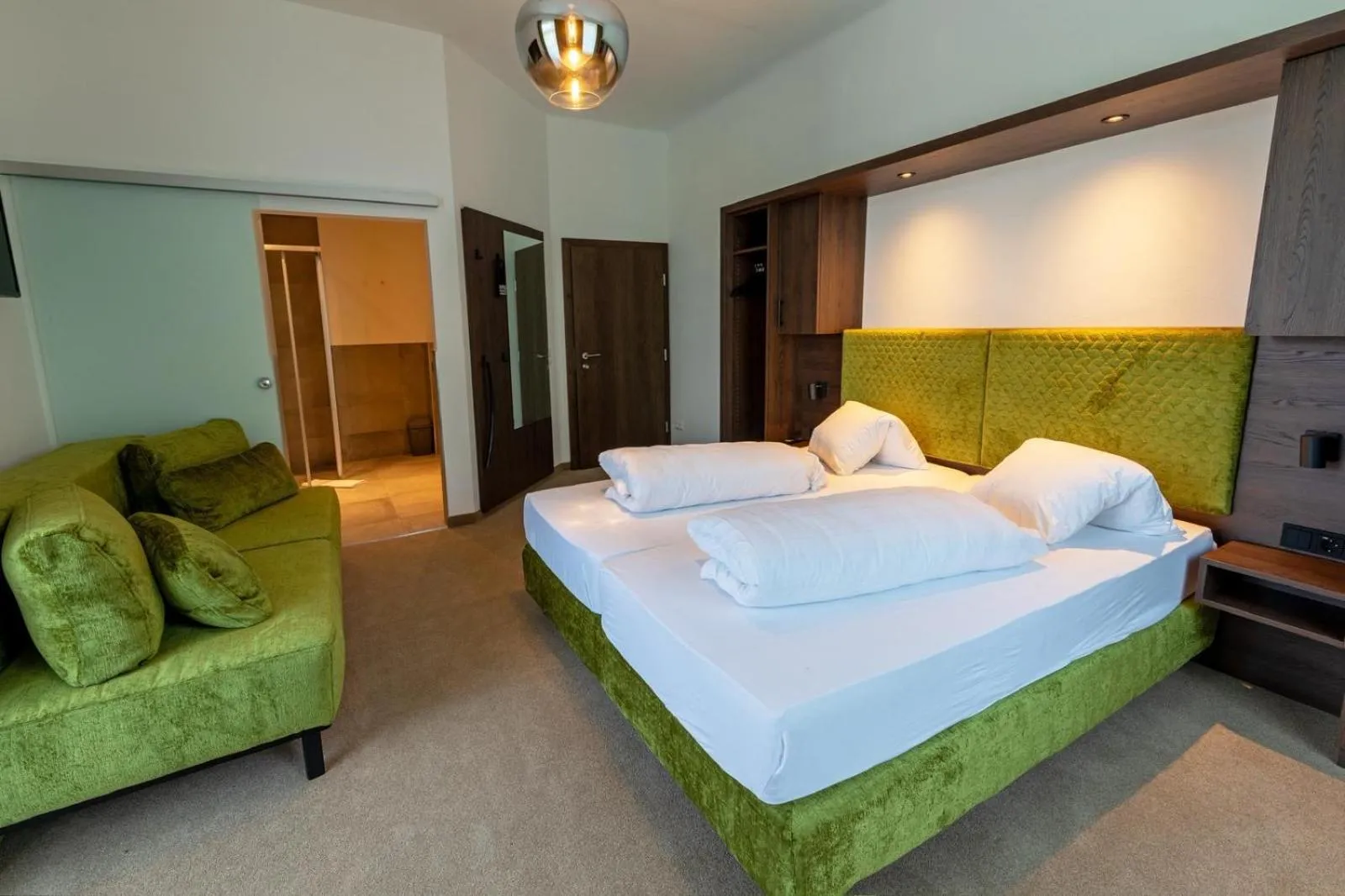 Photo of the whole room, Bed in Hotel Ertl GmbH