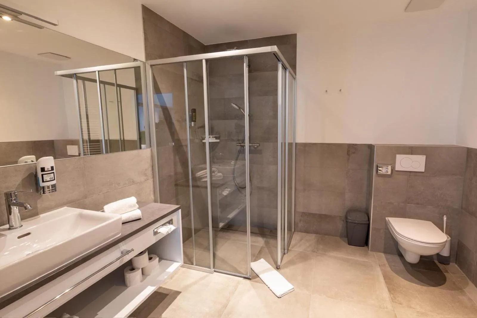 Bathroom in Hotel Ertl GmbH