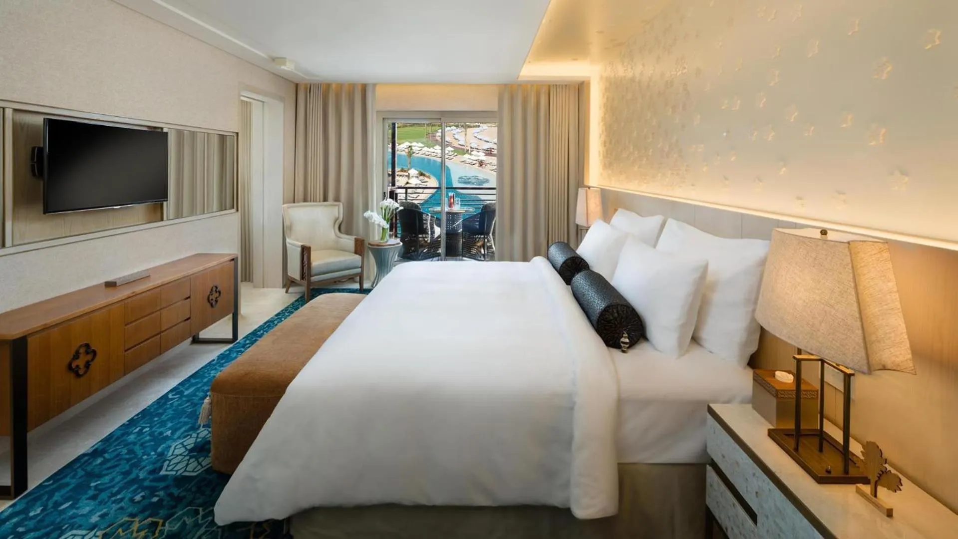 Photo of the whole room, Bed in Kempinski Summerland Hotel & Resort Beirut