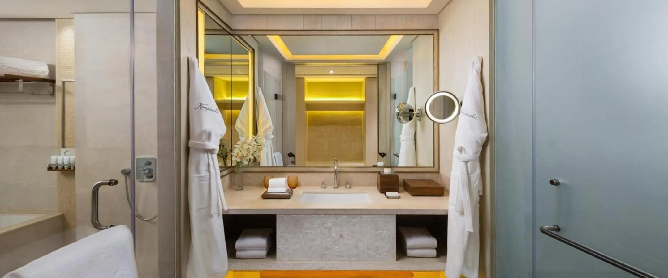 Shower in Kempinski Summerland Hotel & Resort Beirut