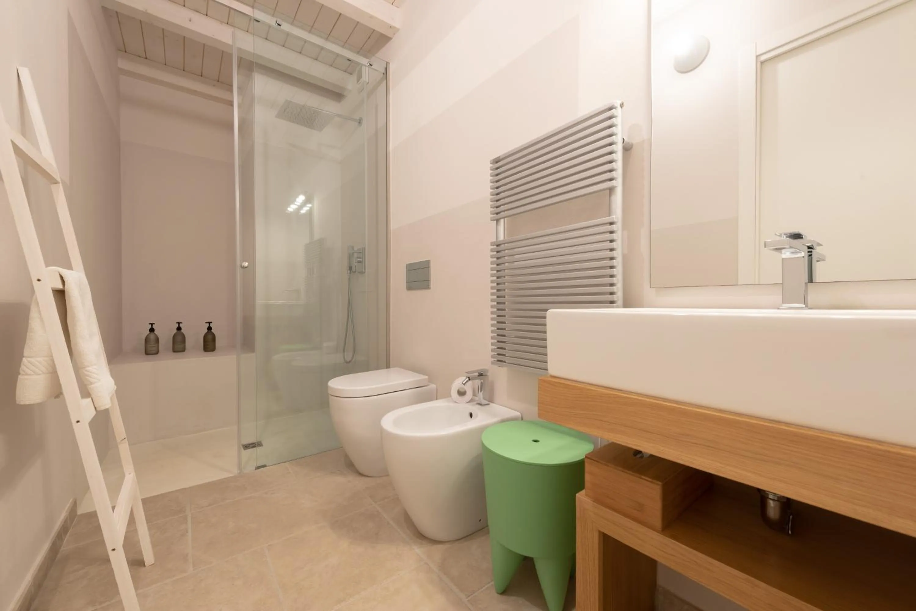 Shower in Kinanto Bioresort