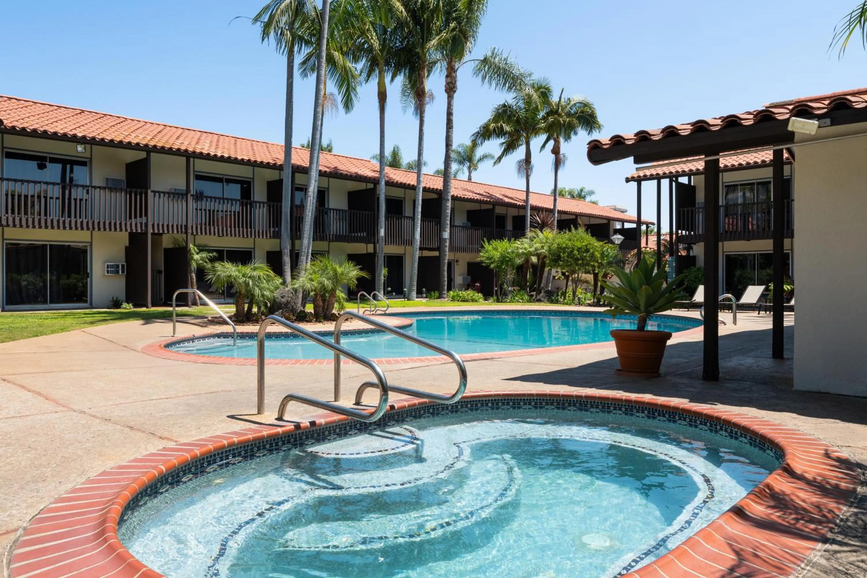 Swimming pool in Best Western Plus Pepper Tree Inn