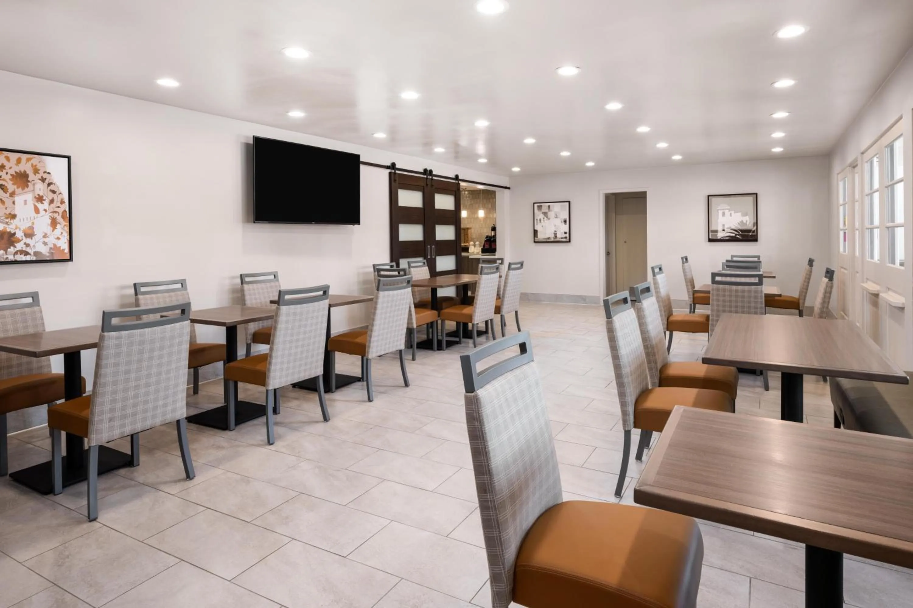 Breakfast in Best Western Plus Pepper Tree Inn