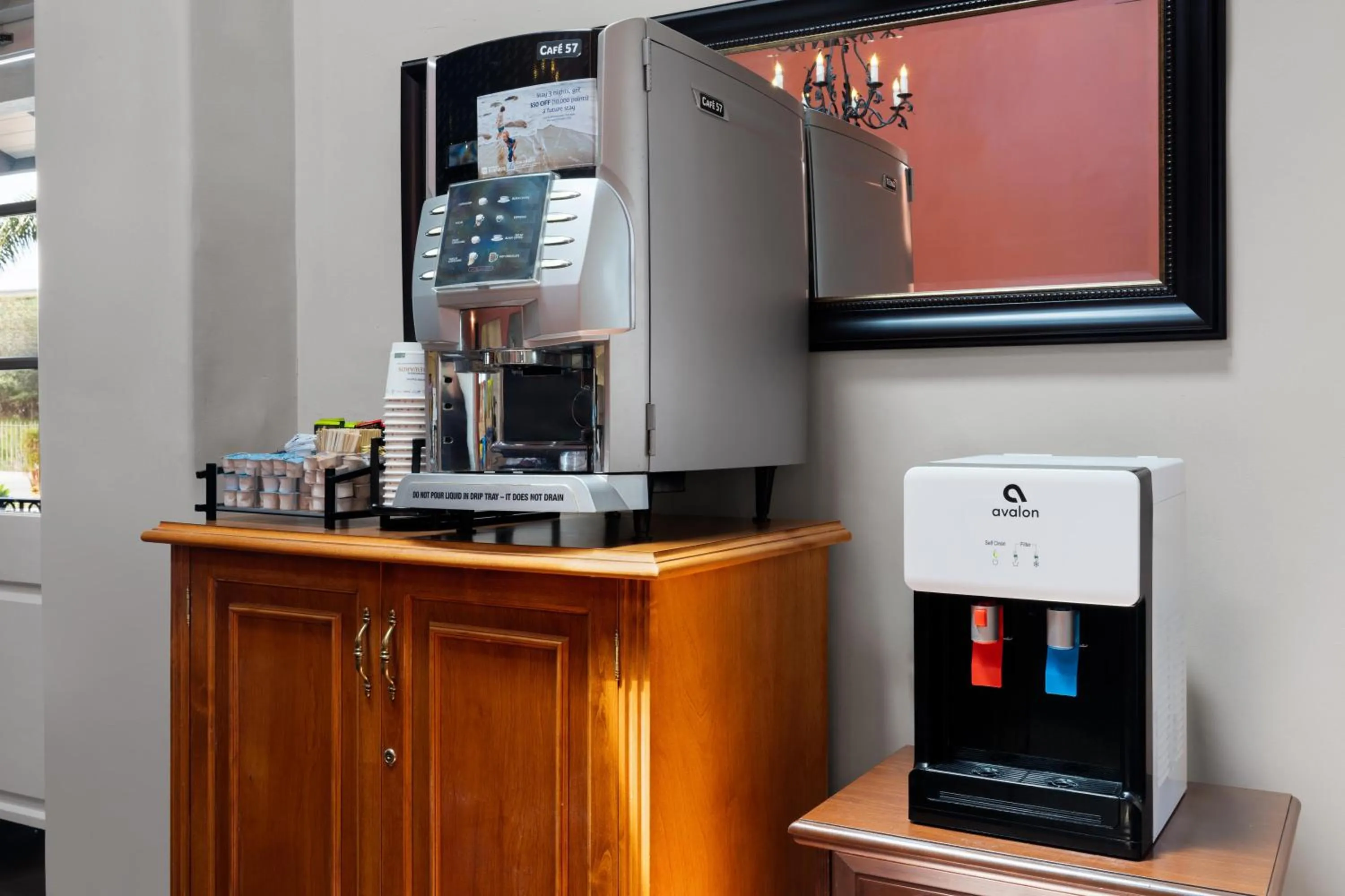 Coffee/tea facilities in Best Western Plus Pepper Tree Inn