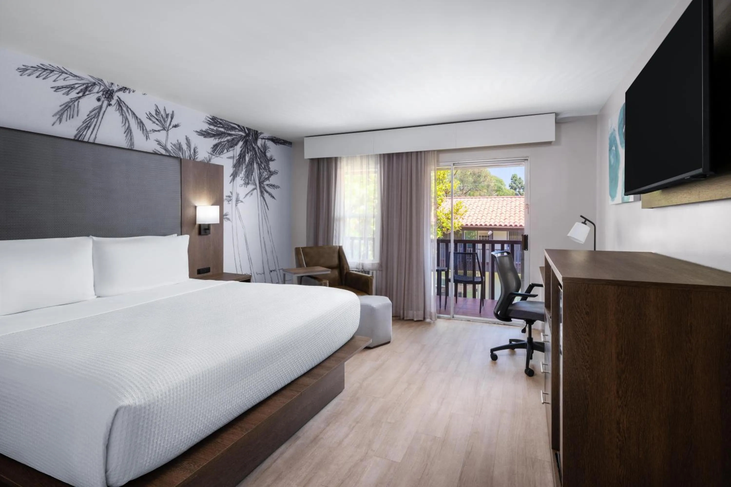 Bed in Best Western Plus Pepper Tree Inn