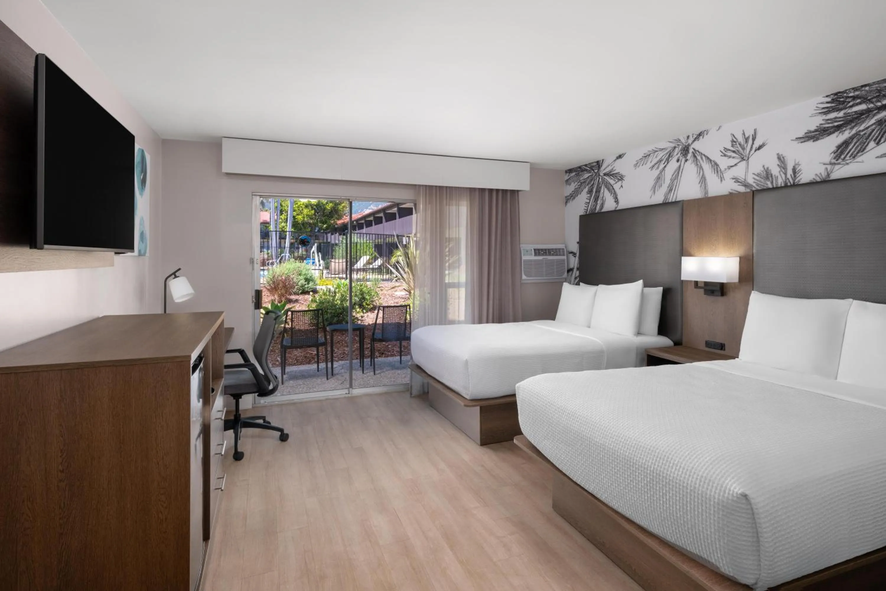 Bed in Best Western Plus Pepper Tree Inn