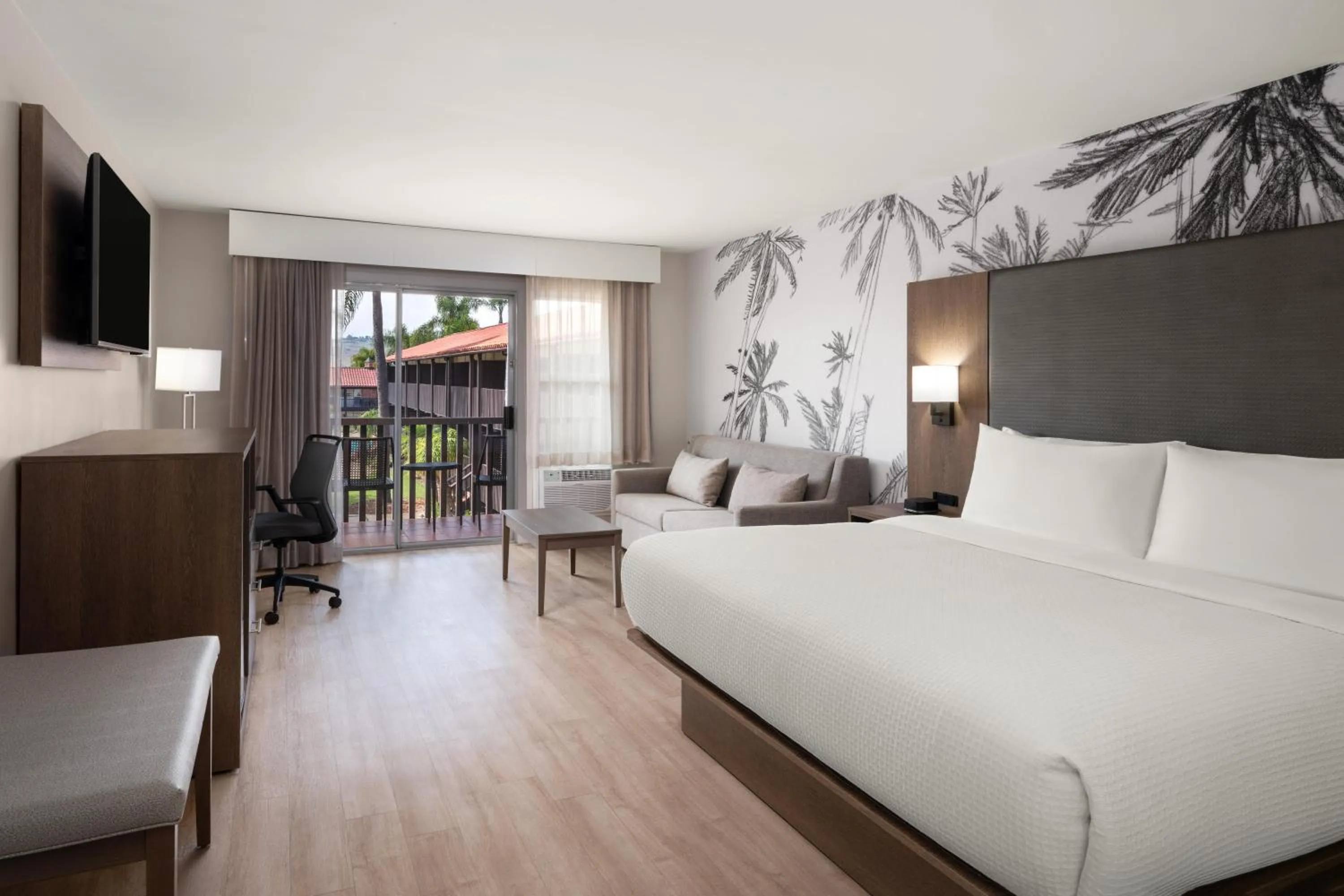 Bed in Best Western Plus Pepper Tree Inn