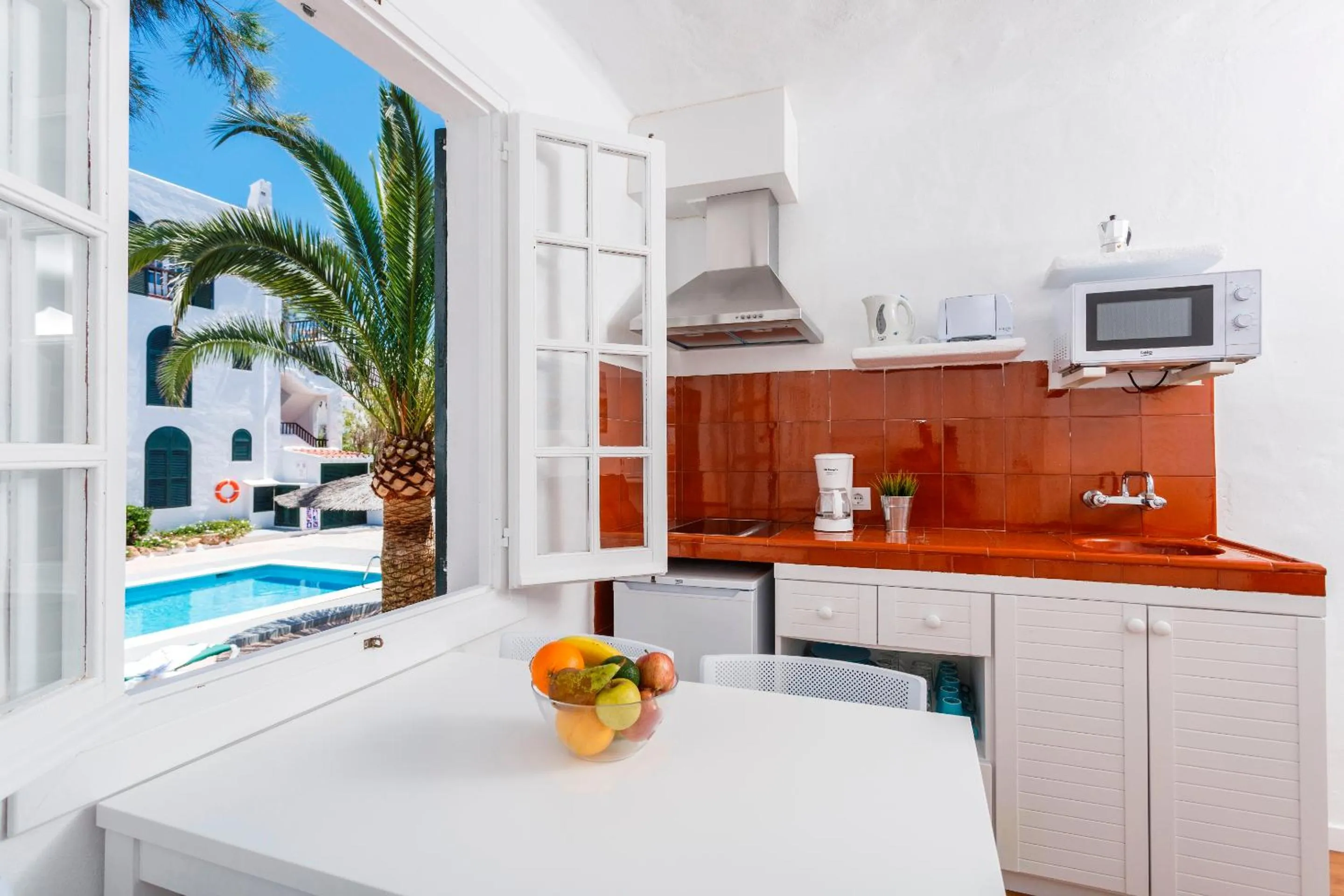 Coffee/tea facilities, Kitchen/Kitchenette in Carema Garden Village