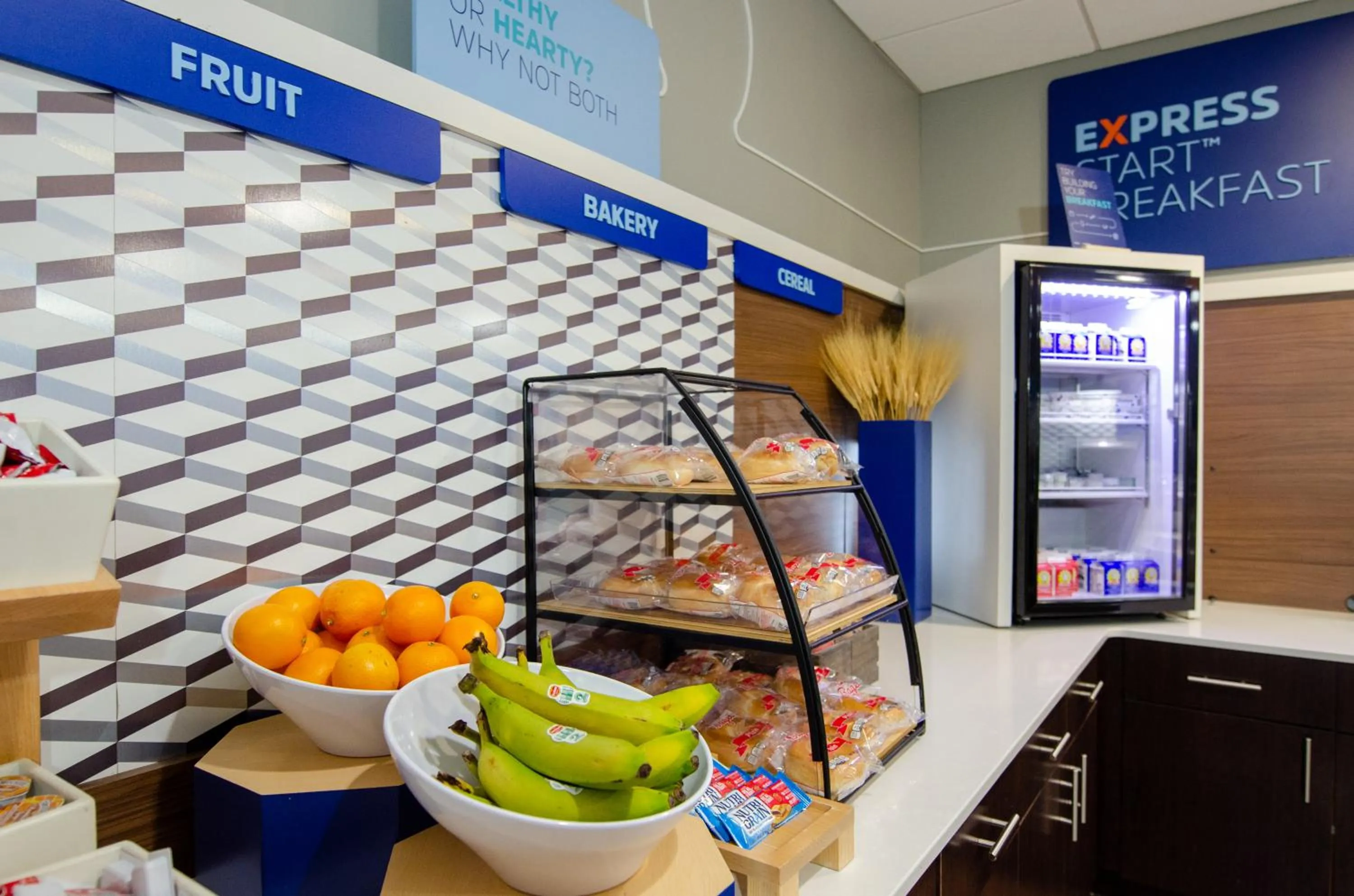 Food and drinks in Holiday Inn Express Hotel & Suites Atlanta Airport West - Camp Creek by IHG