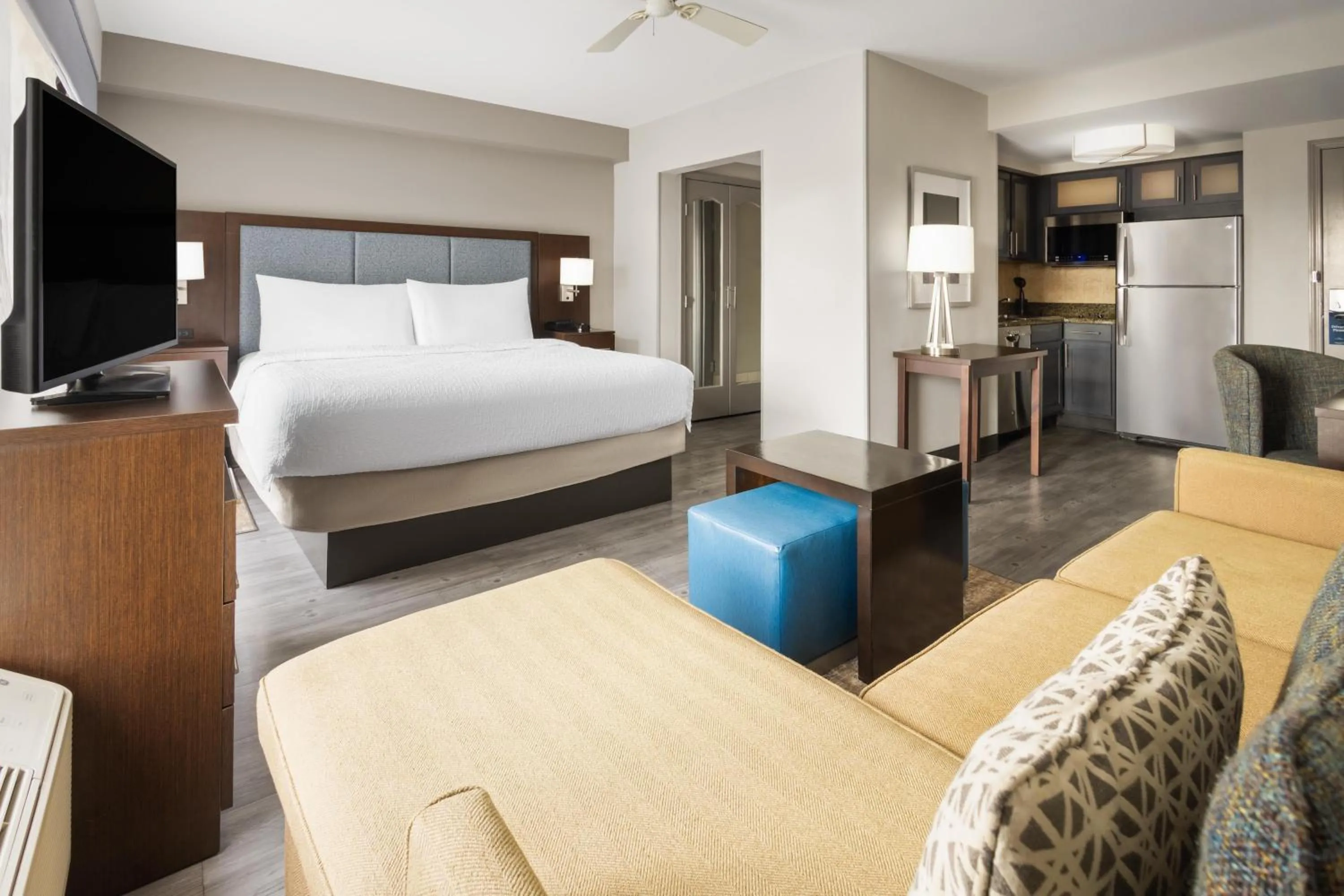 Living room, Bed in Homewood Suites By Hilton Montgomery EastChase