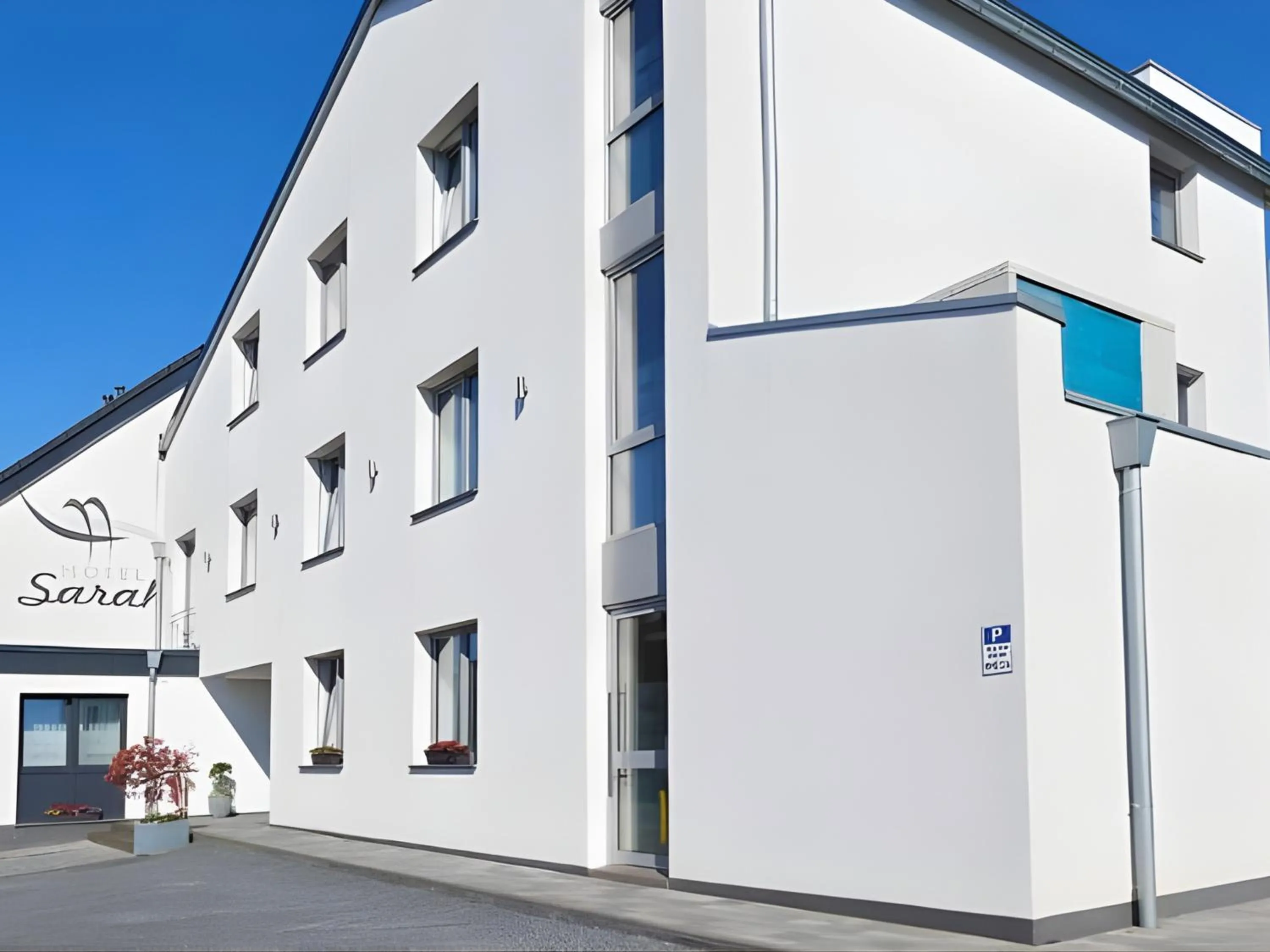 Property building in Hotel Sarah