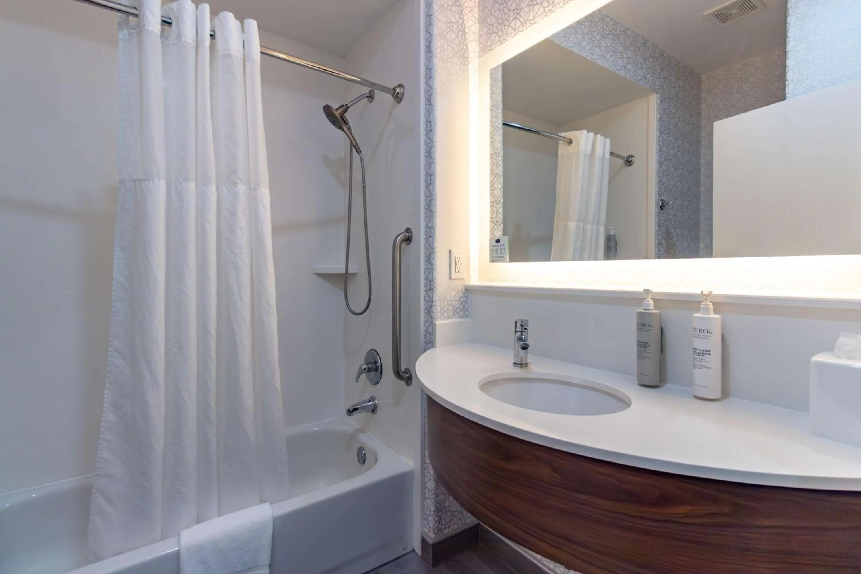 Bathroom in Hampton Inn & Suites Denton