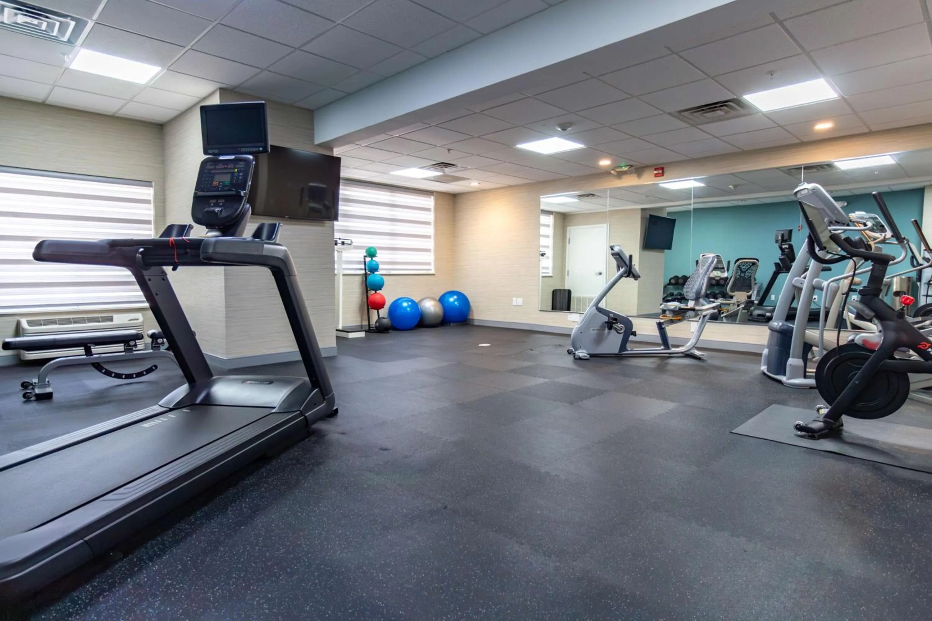 Fitness centre/facilities in Hampton Inn & Suites Denton