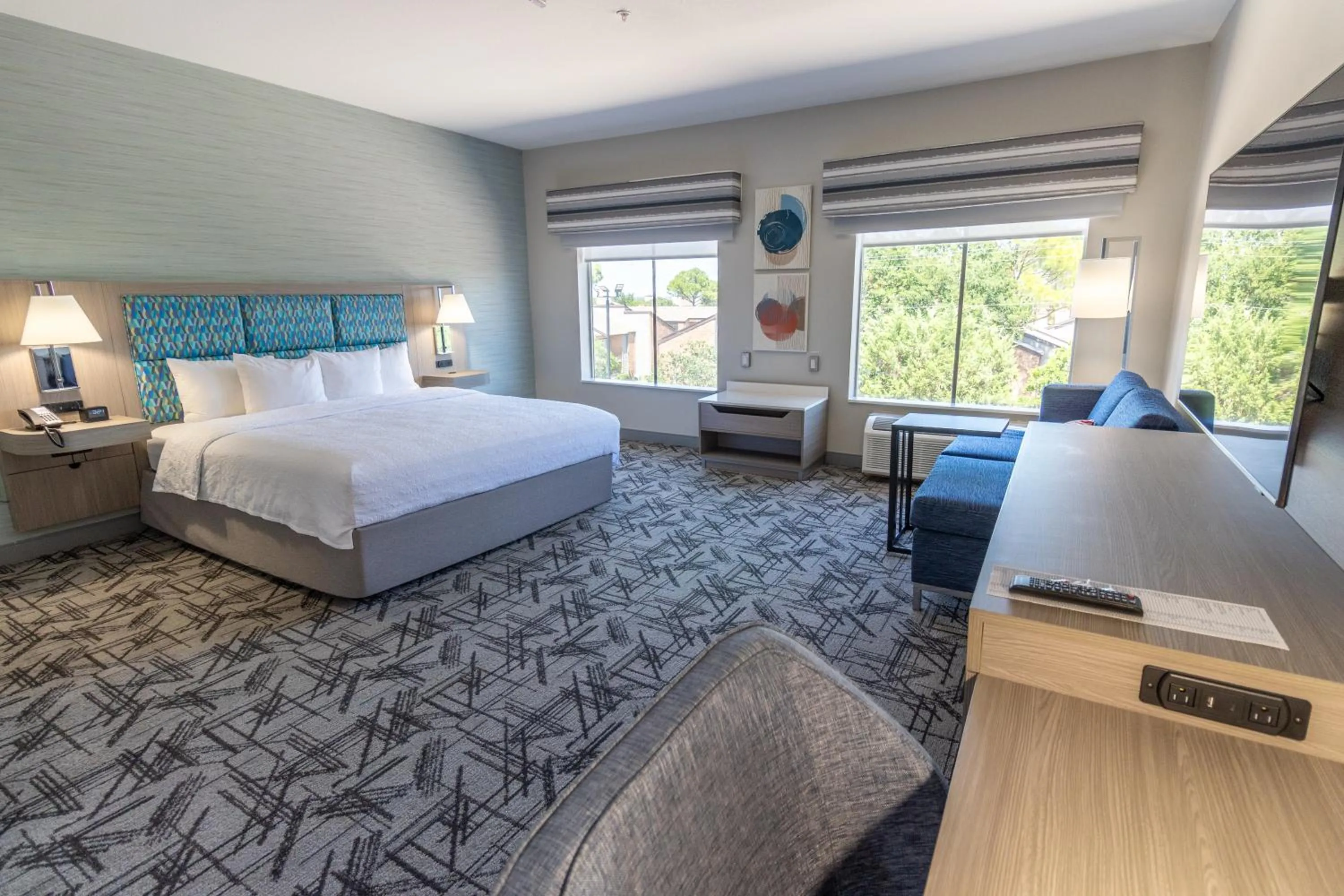 Bed in Hampton Inn & Suites Denton