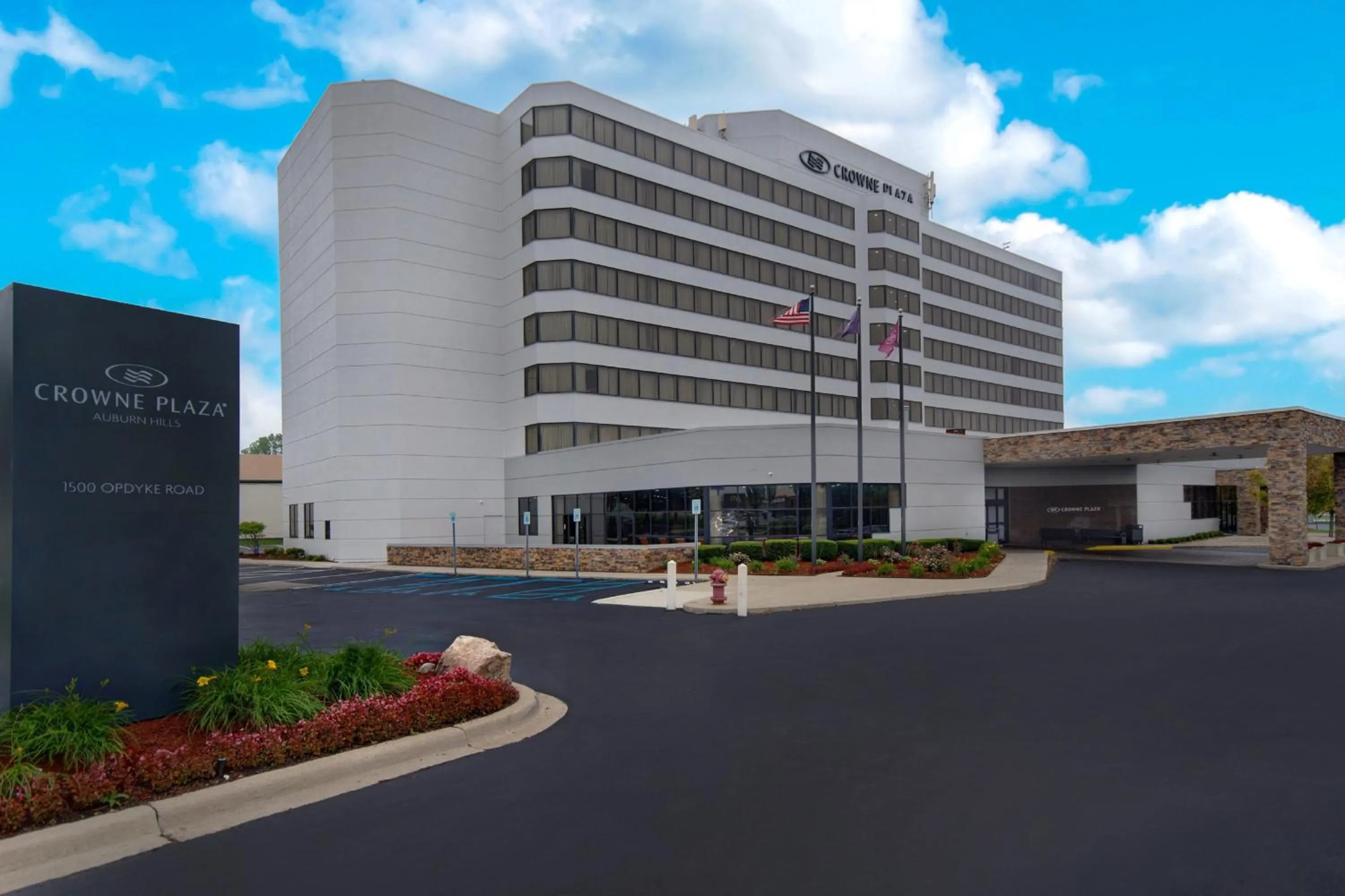 Property building in Crowne Plaza Auburn Hills by IHG