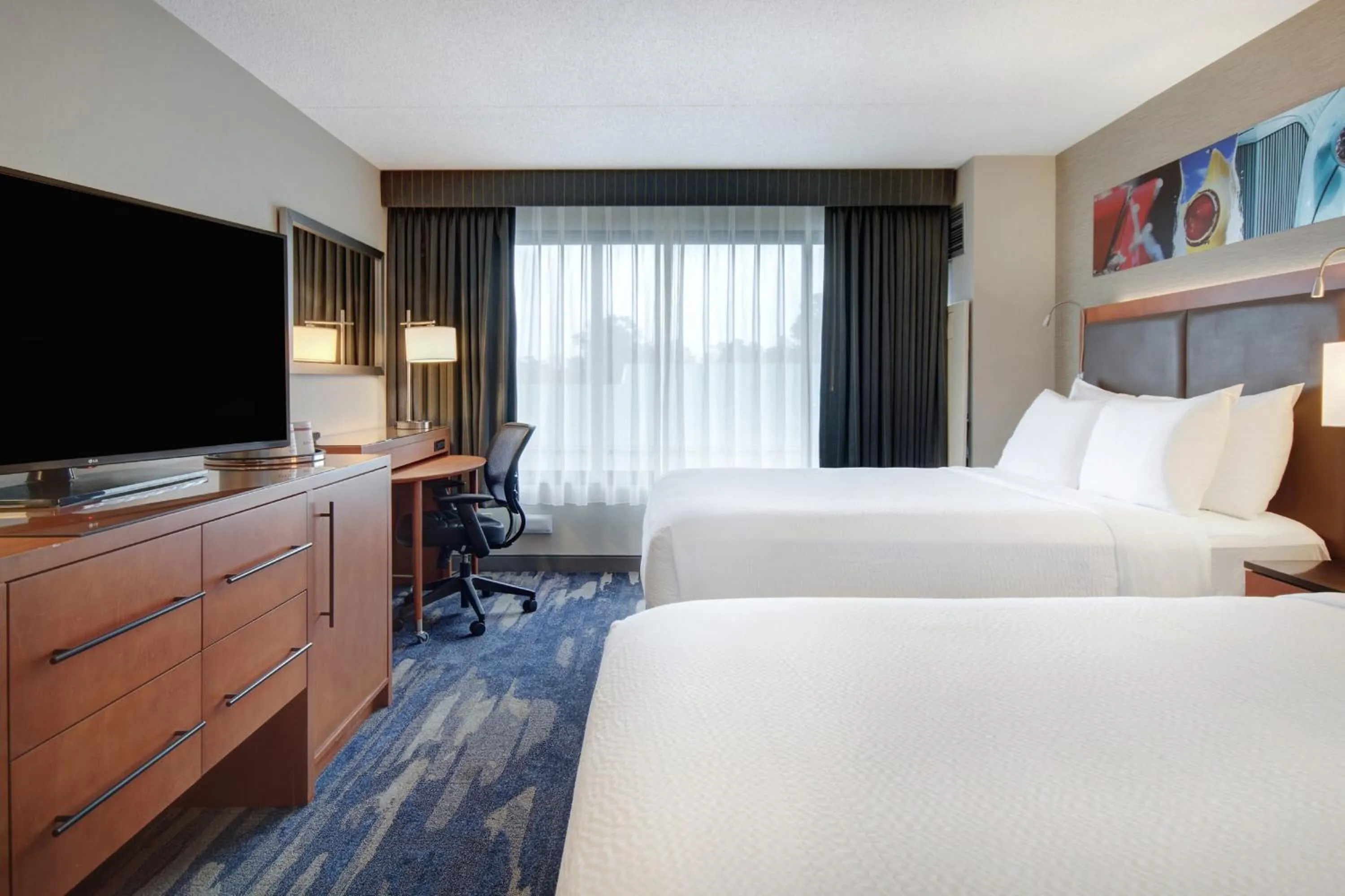 Photo of the whole room, Bed in Crowne Plaza Auburn Hills by IHG