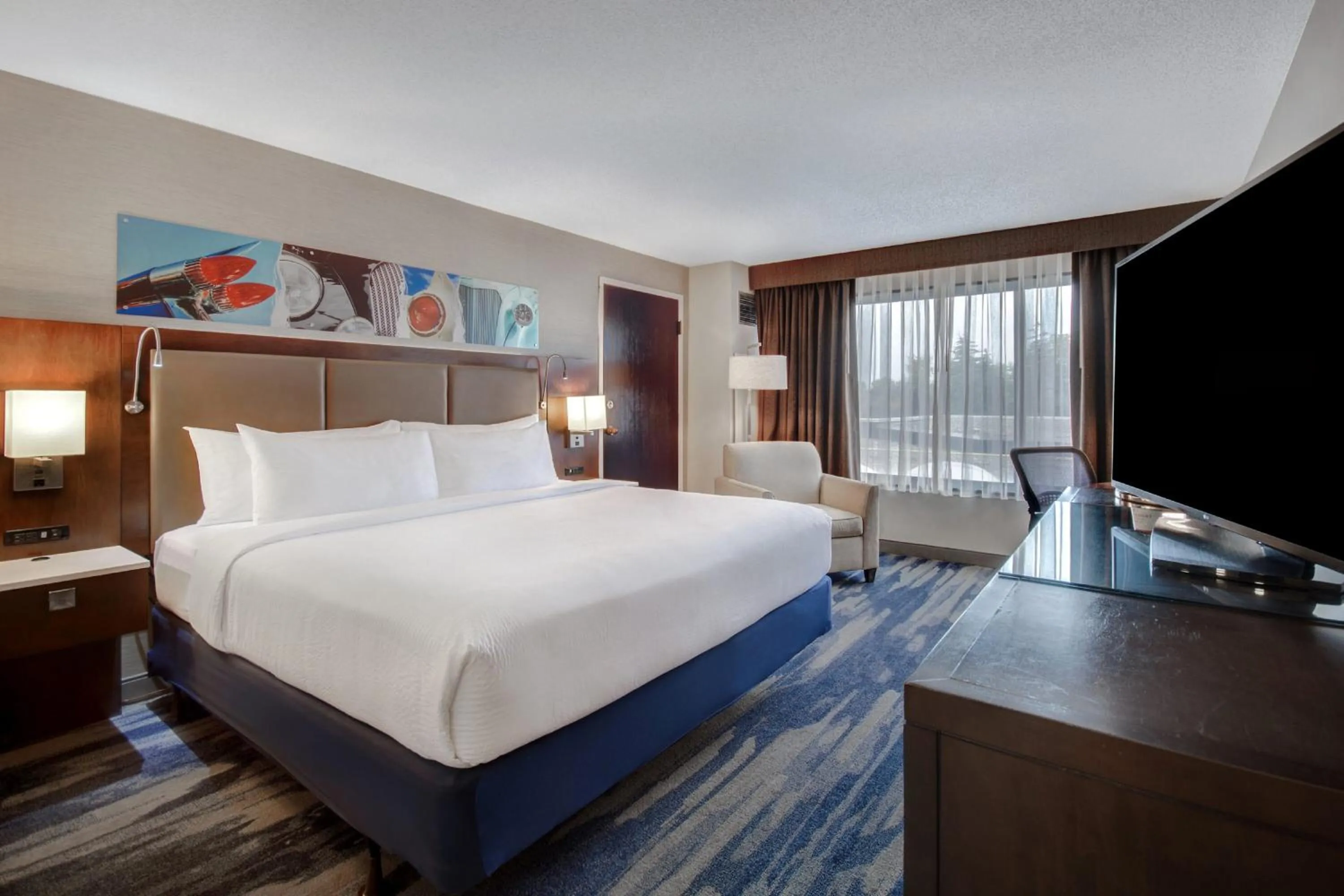 Photo of the whole room, Bed in Crowne Plaza Auburn Hills by IHG