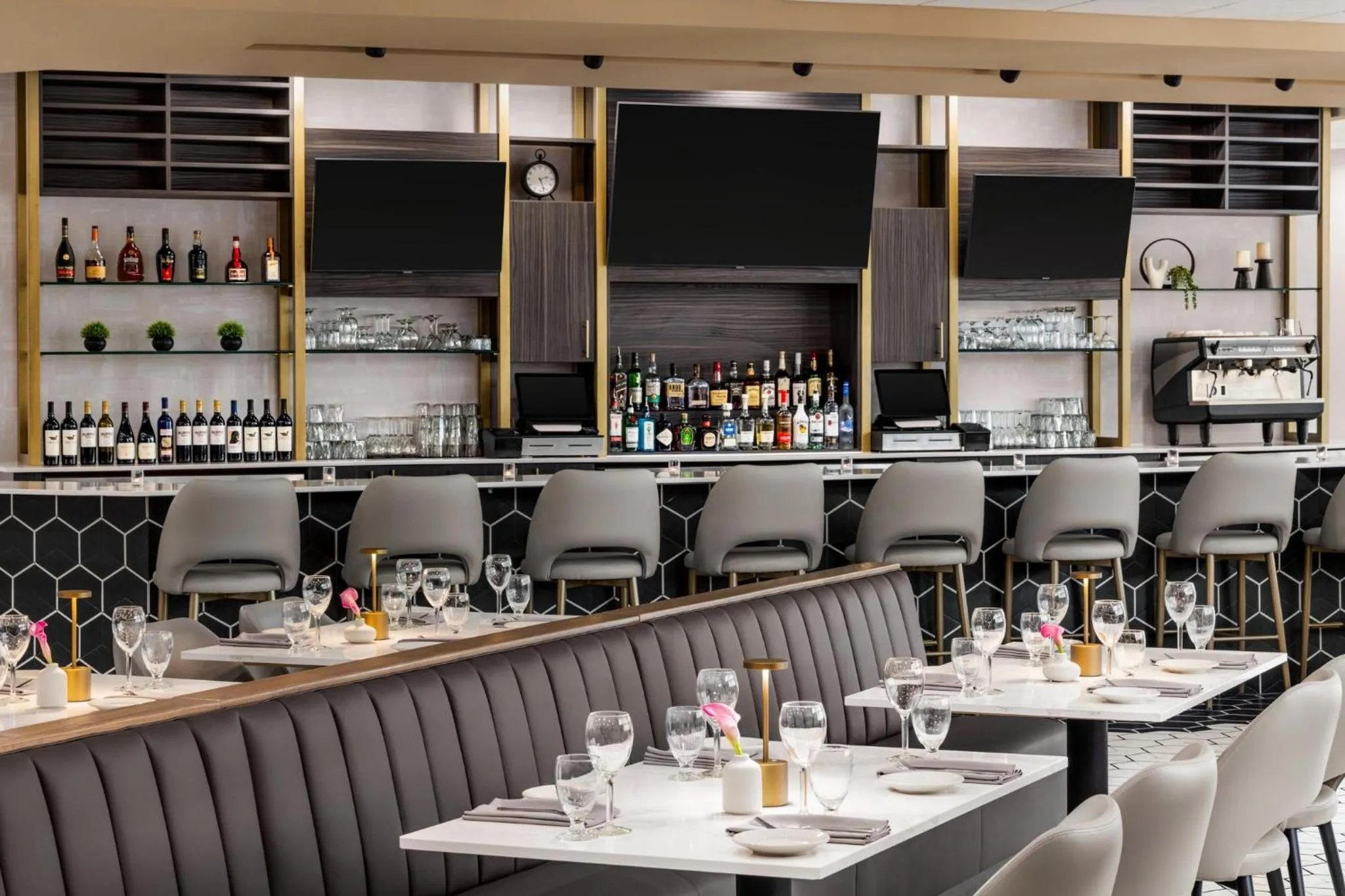 Restaurant/places to eat in Crowne Plaza Auburn Hills by IHG