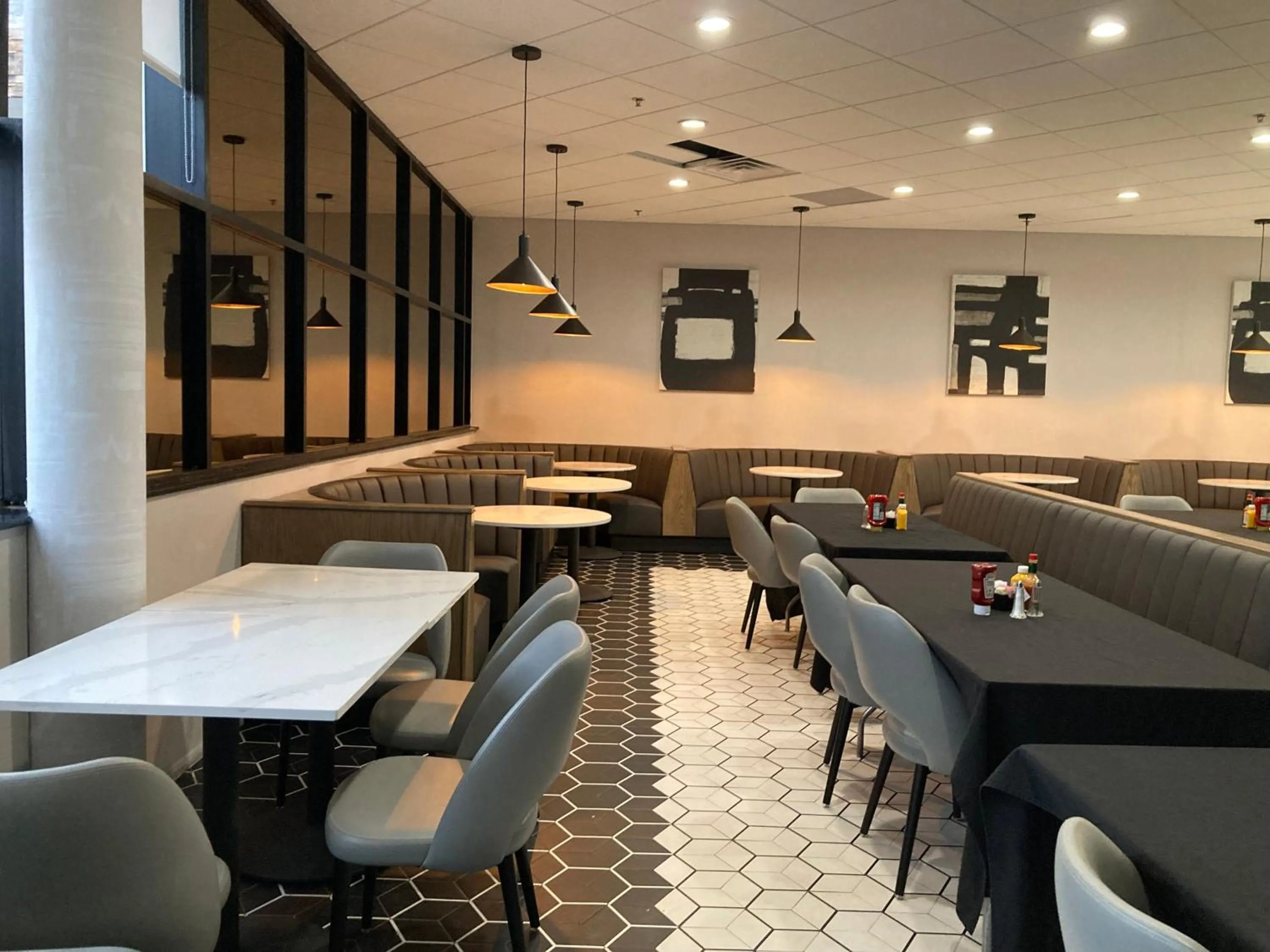 Restaurant/places to eat in Crowne Plaza Auburn Hills by IHG