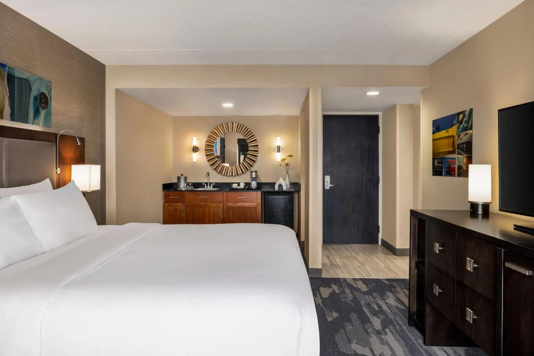 Photo of the whole room, Bed in Crowne Plaza Auburn Hills by IHG