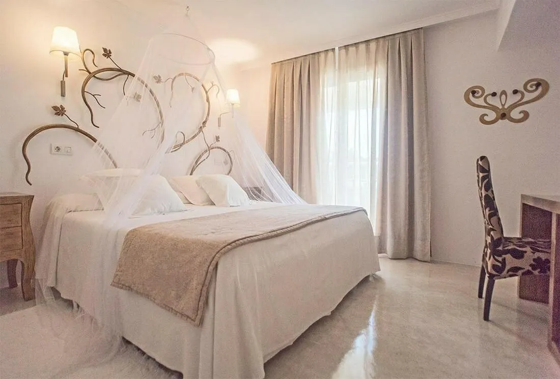 Bed in Hotel Sa Volta