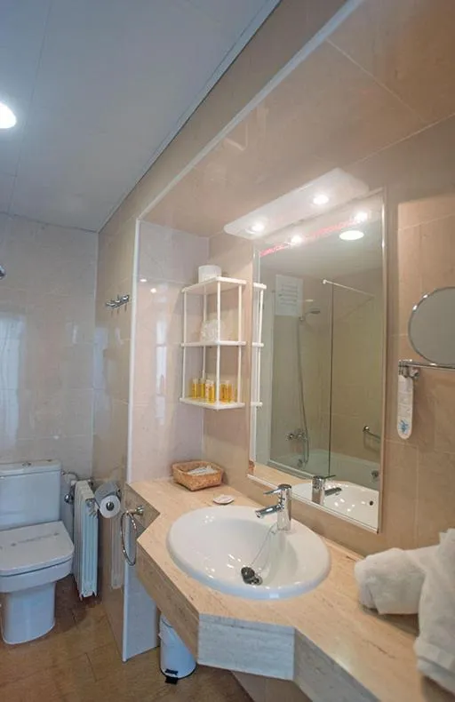 Bathroom in Hotel Sa Volta