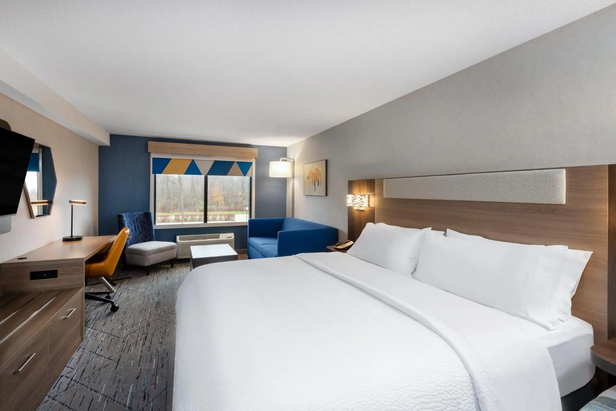 Photo of the whole room, Bed in Holiday Inn Express & Suites Wadsworth by IHG