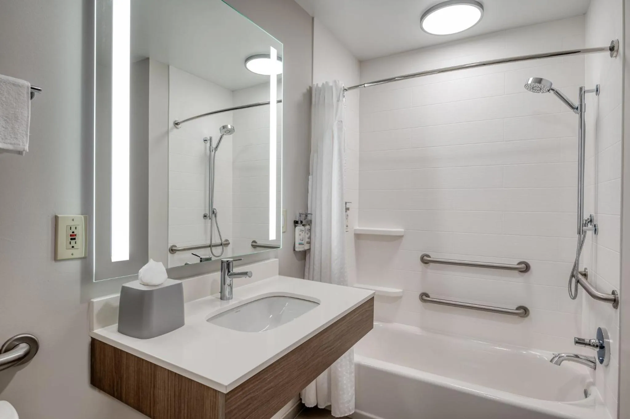 Photo of the whole room in Holiday Inn Express & Suites Wadsworth by IHG