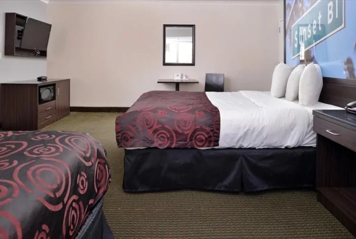 Bedroom, Bed in Americas Best Value Inn Hollywood