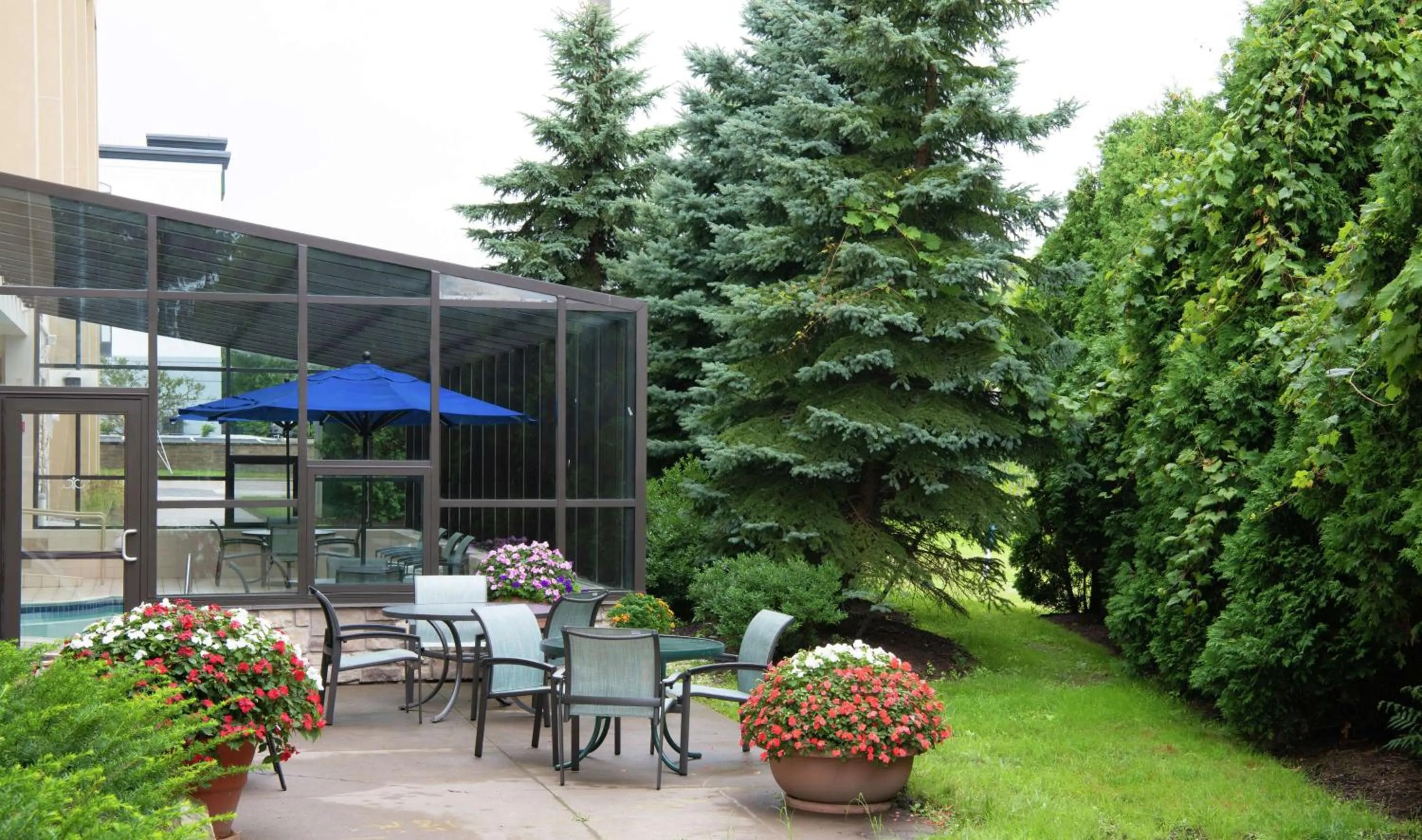 Pool view in Hampton Inn Erie-South