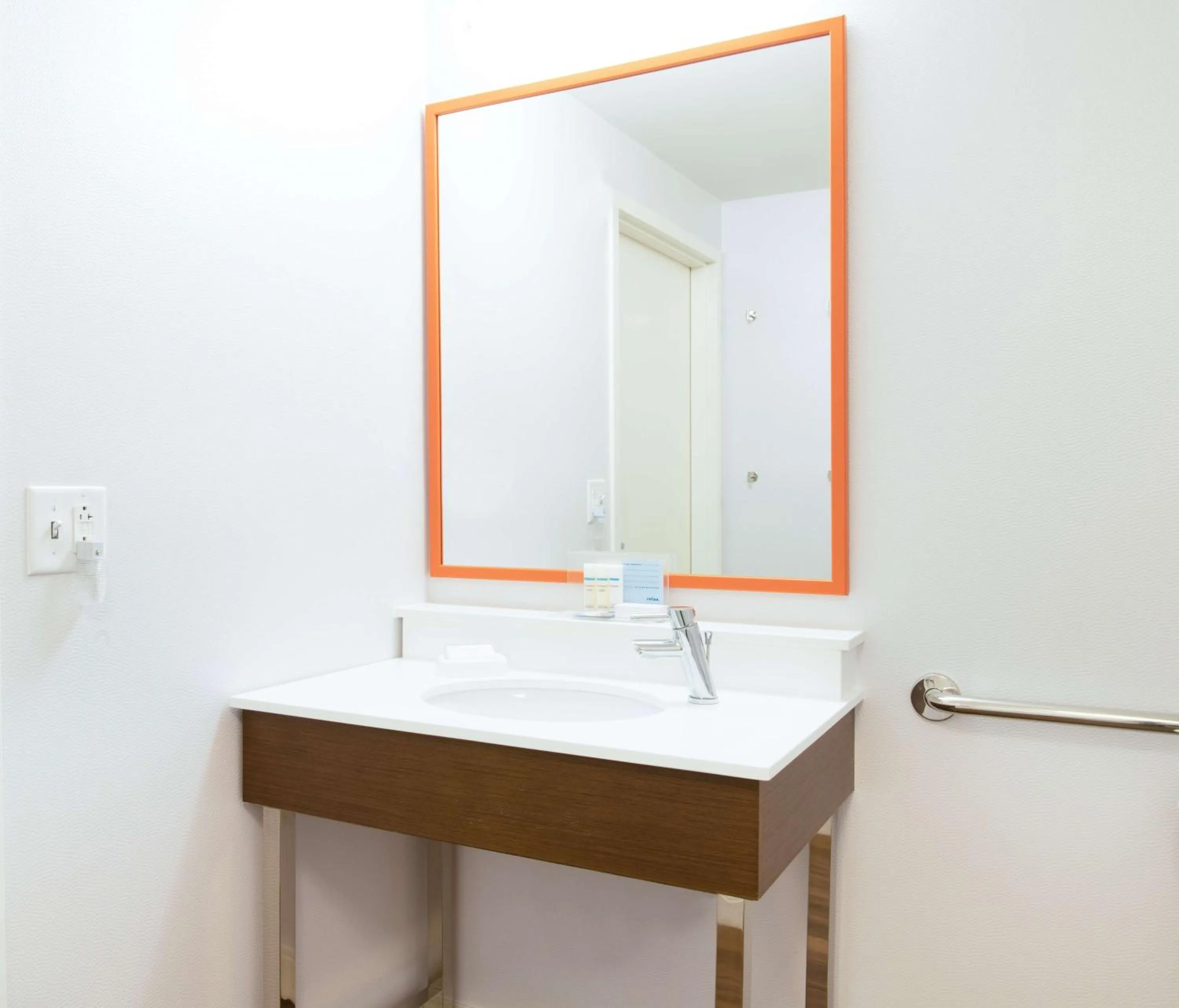 Bathroom in Hampton Inn Erie-South