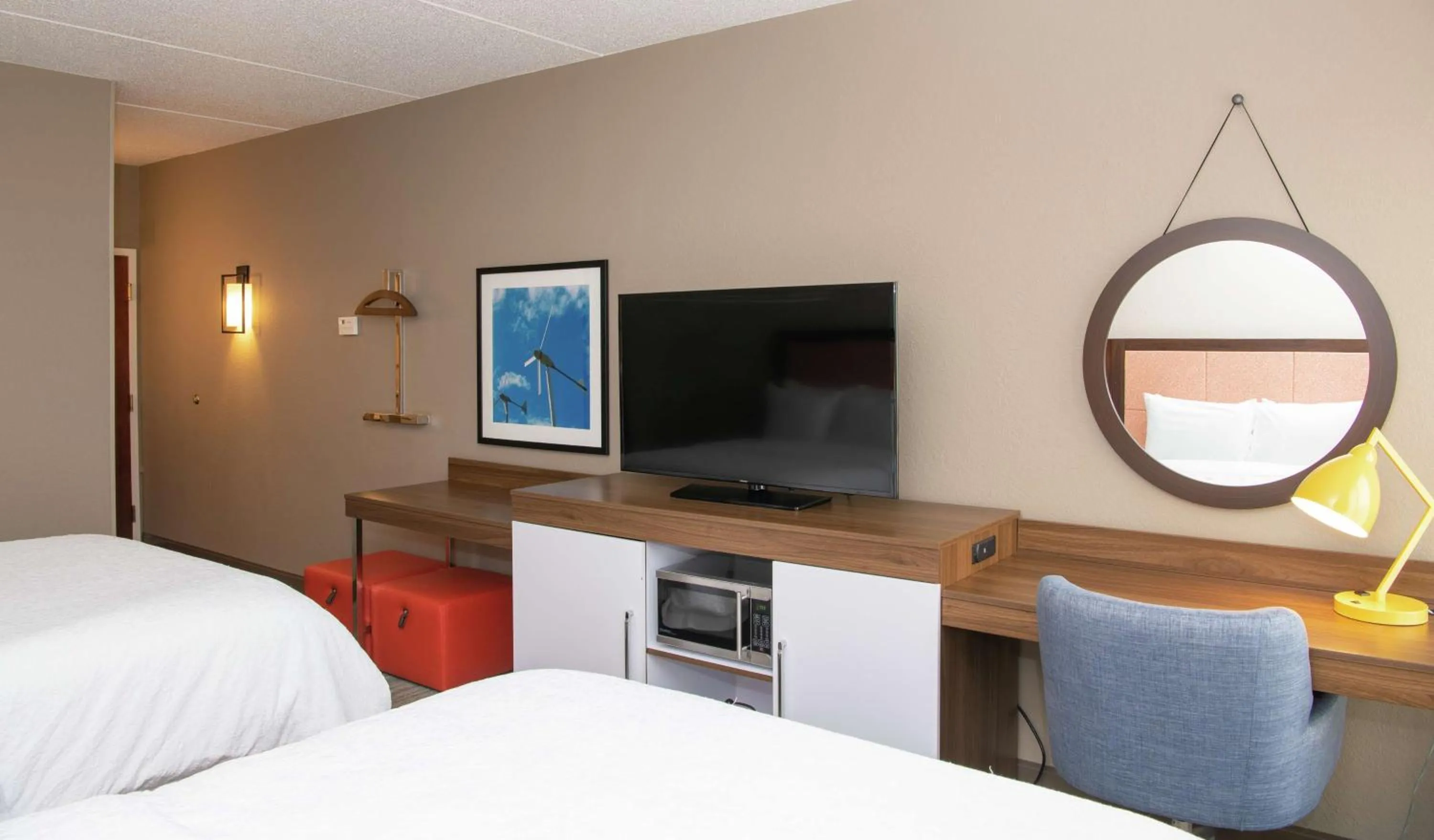Bedroom, Bed in Hampton Inn Erie-South