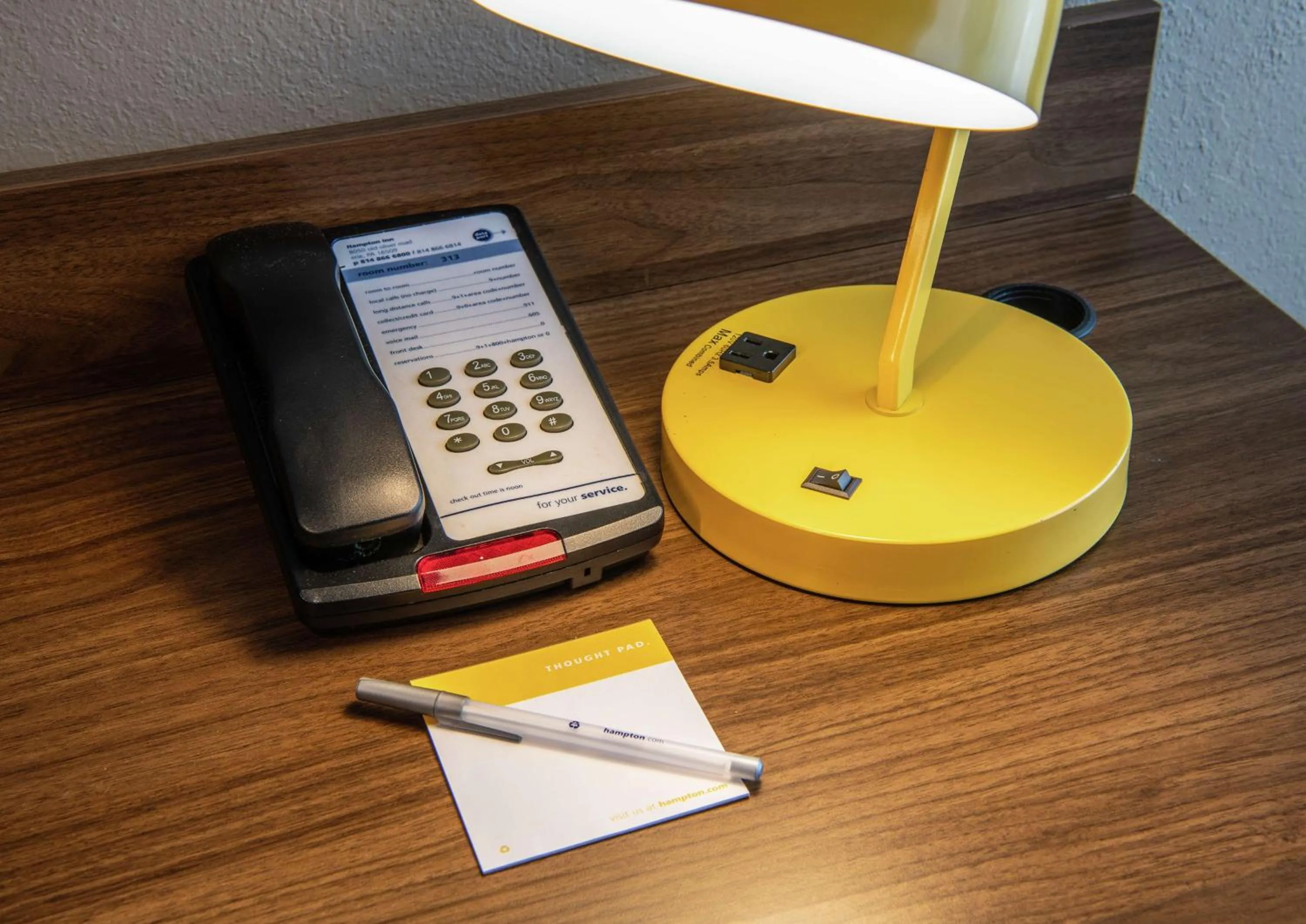 Bedroom in Hampton Inn Erie-South