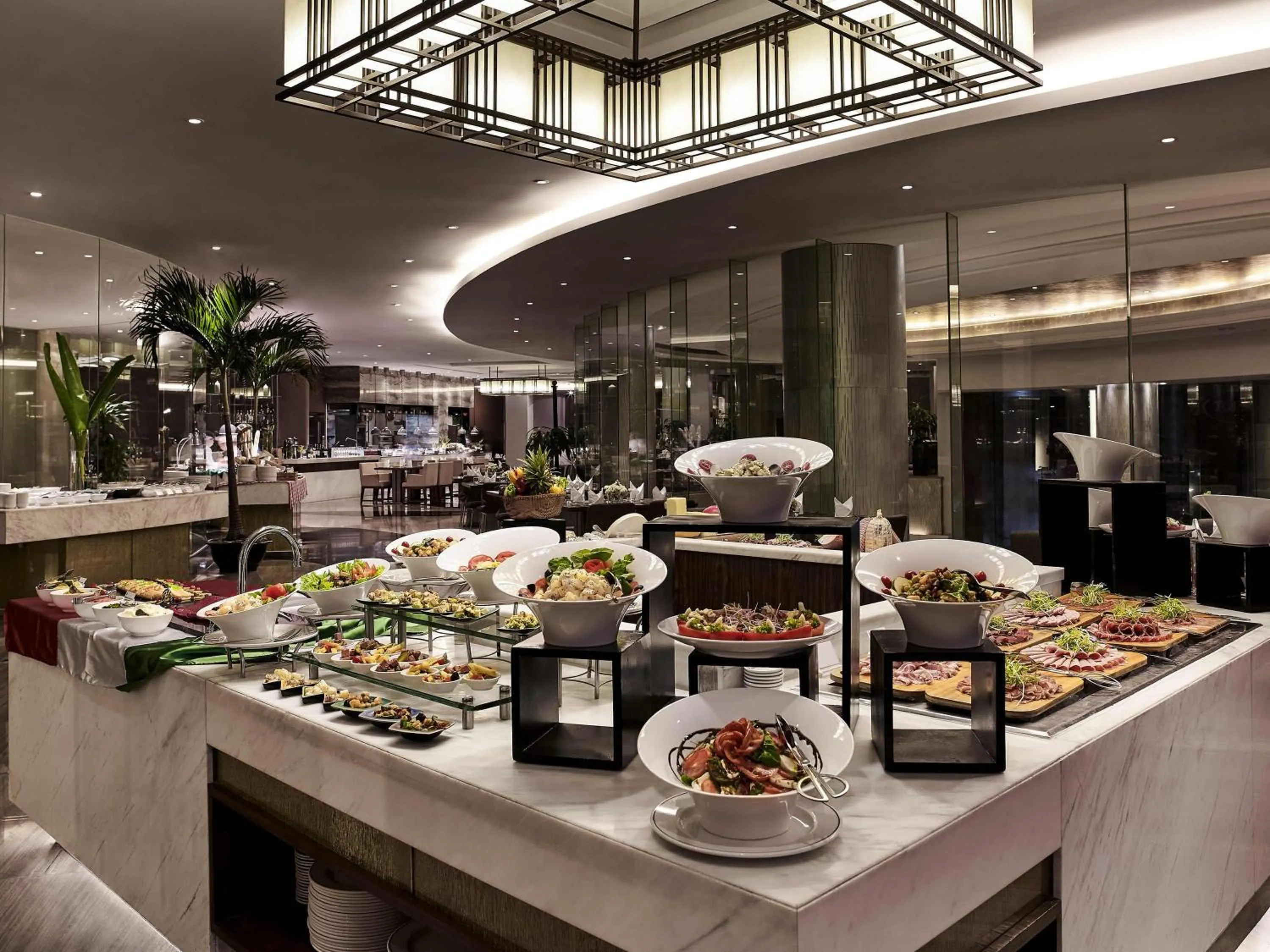 Restaurant/places to eat in Pullman Hanoi