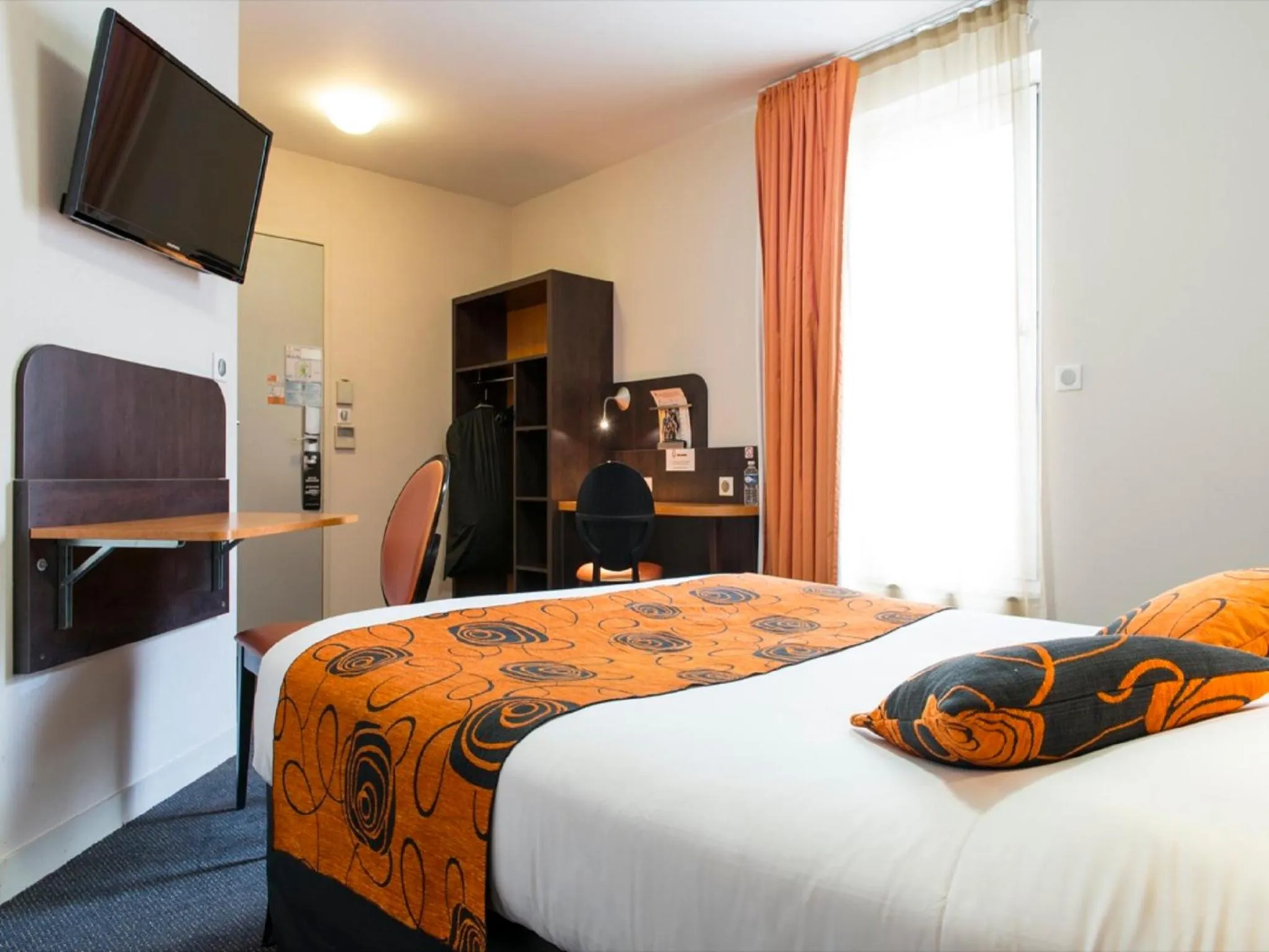 Bedroom, TV/Entertainment Center in Hotel Belfort