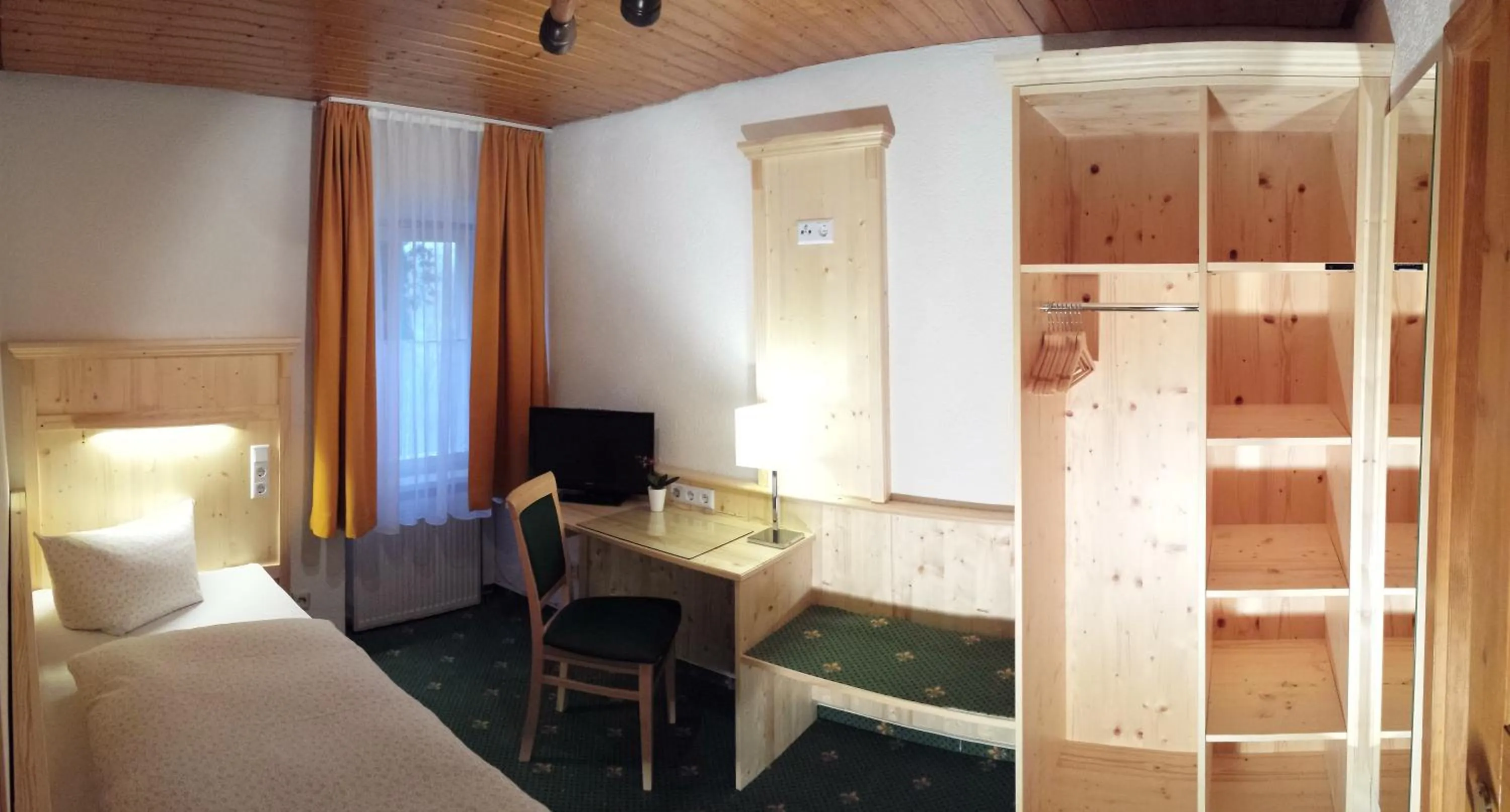 Photo of the whole room, Bed in Gasthaus Zur Ölmühle